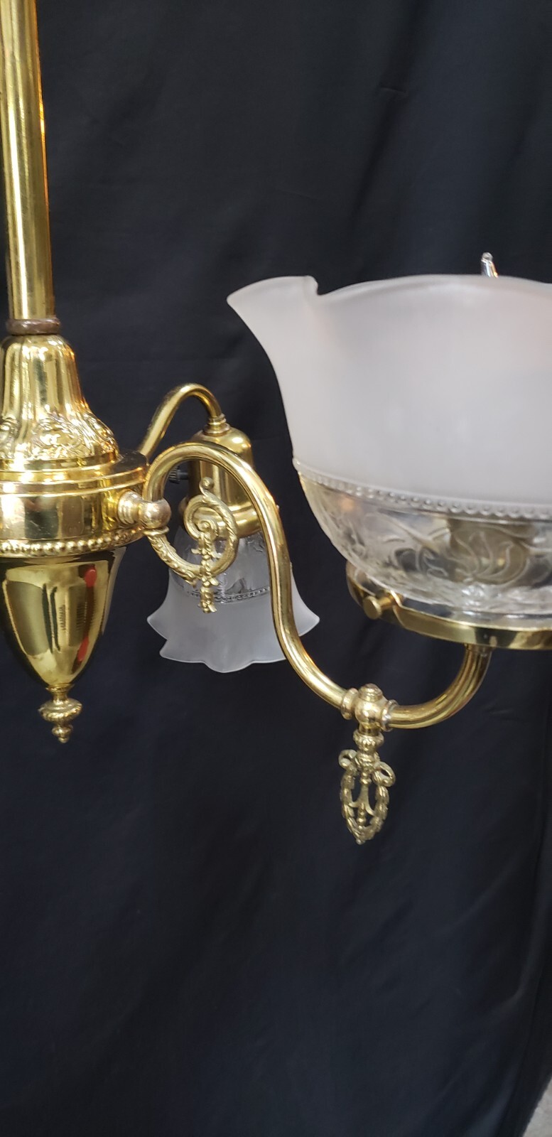 4 Light Flush Mount Chandelier with Fluted Shades 27 1/2″ x 21″ x 38″ GS00472