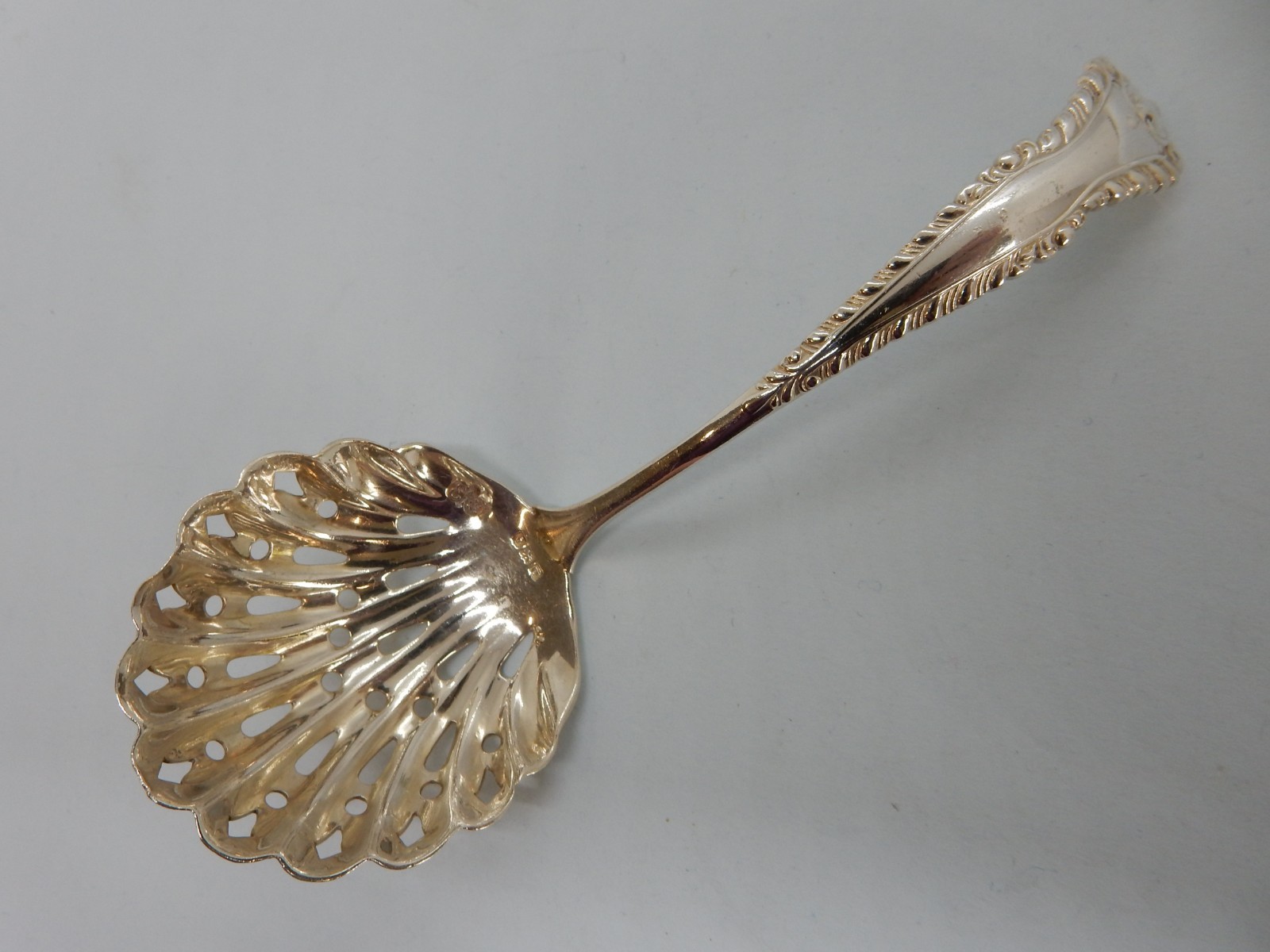 Pretty Sterling SILVER Sugar SIFTING Spoon Elkington & Co Birmingham 1913 18g