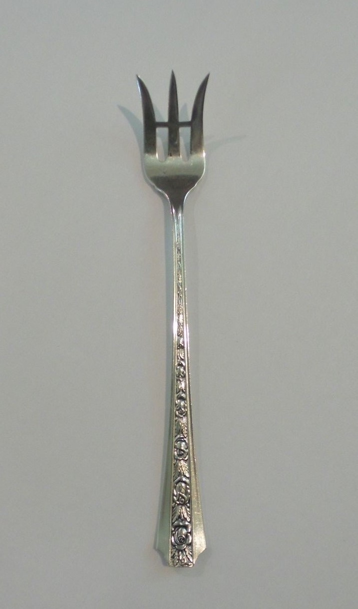 Frank Whiting TALISMAN ROSE Sterling Silver Pickle Fork, 15 Grams