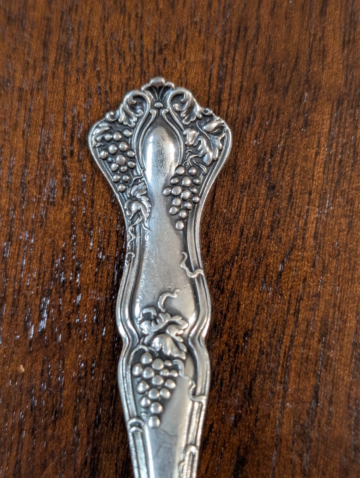 *1847 Rogers VINTAGE Grape Pattern Silver Plate BABY FOOD PUSHER
