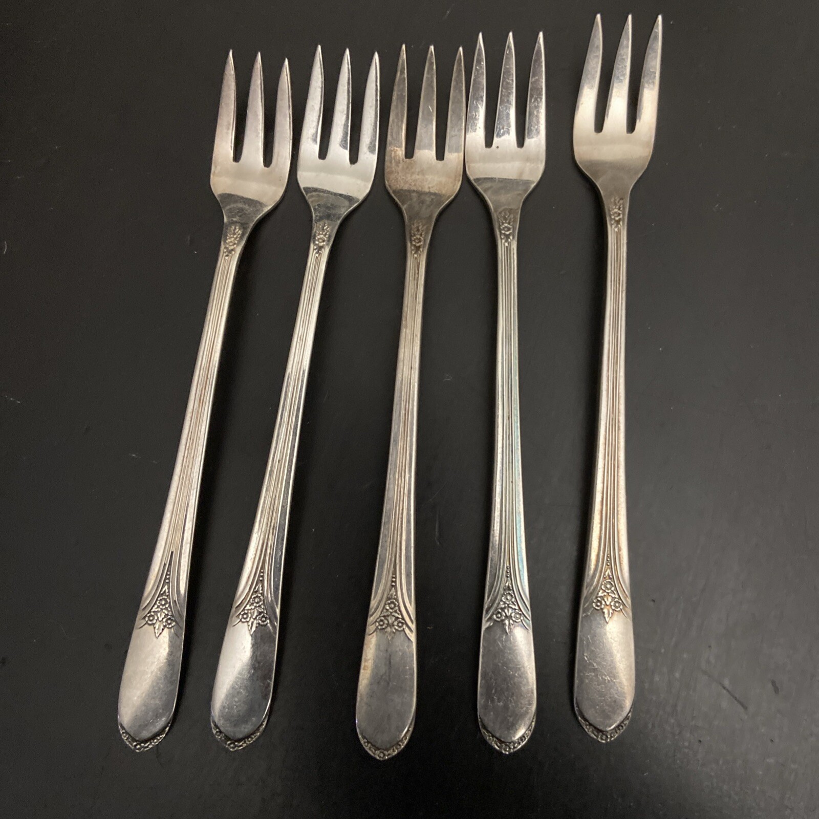 Vintage Wm Rogers 1938 DEVONSHIRE/MARY LOU Cocktail/Seafood Fork 5 1/2″