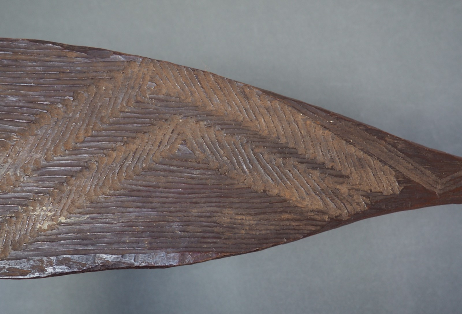 LARGE OLD ANTIQUE AUSTRALIAN ABORIGINAL TRIBAL ART CARVED WOODEN WOOMERA STICK