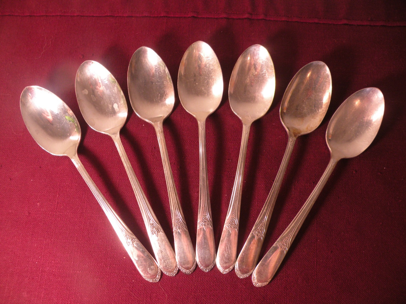 7 International Silverplate Teaspoons Mary Lou Devonshire Wm Rogers 6 1/8″