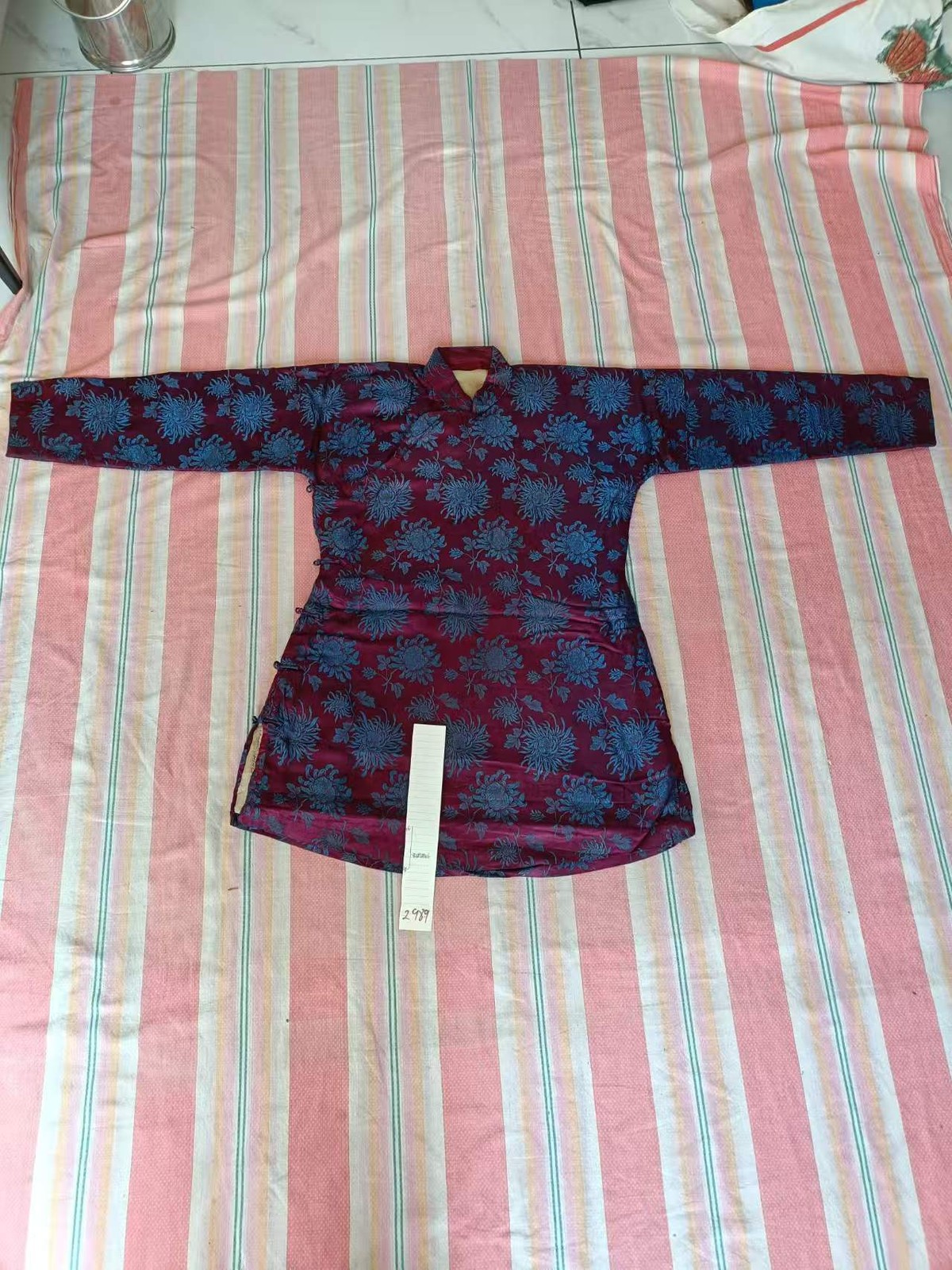 China antique Qing Dynasty silk tops, Vintage Embroidered Costume Collectible
