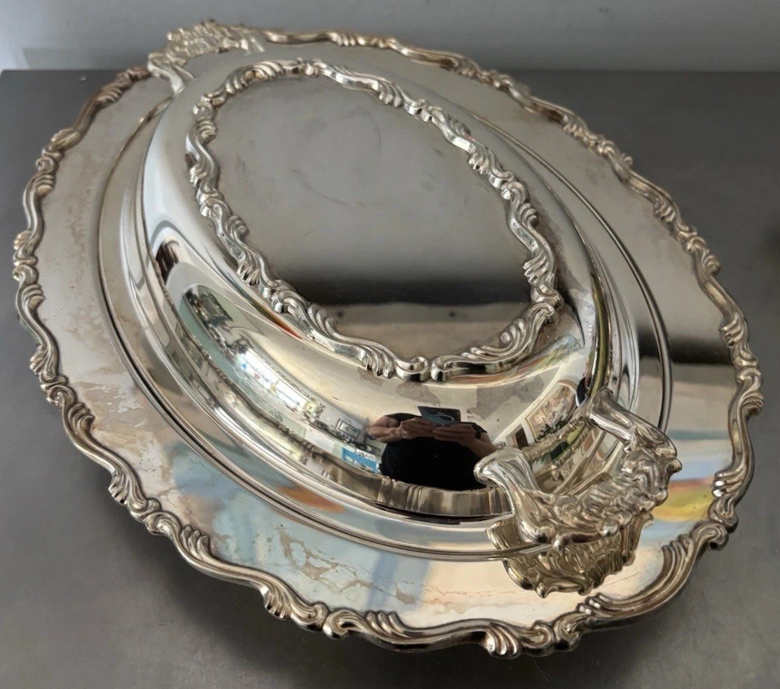 Wm M Rogers Georgian Scroll Covered Oval Silverplate Serving Dish 12.5” x 9.25”