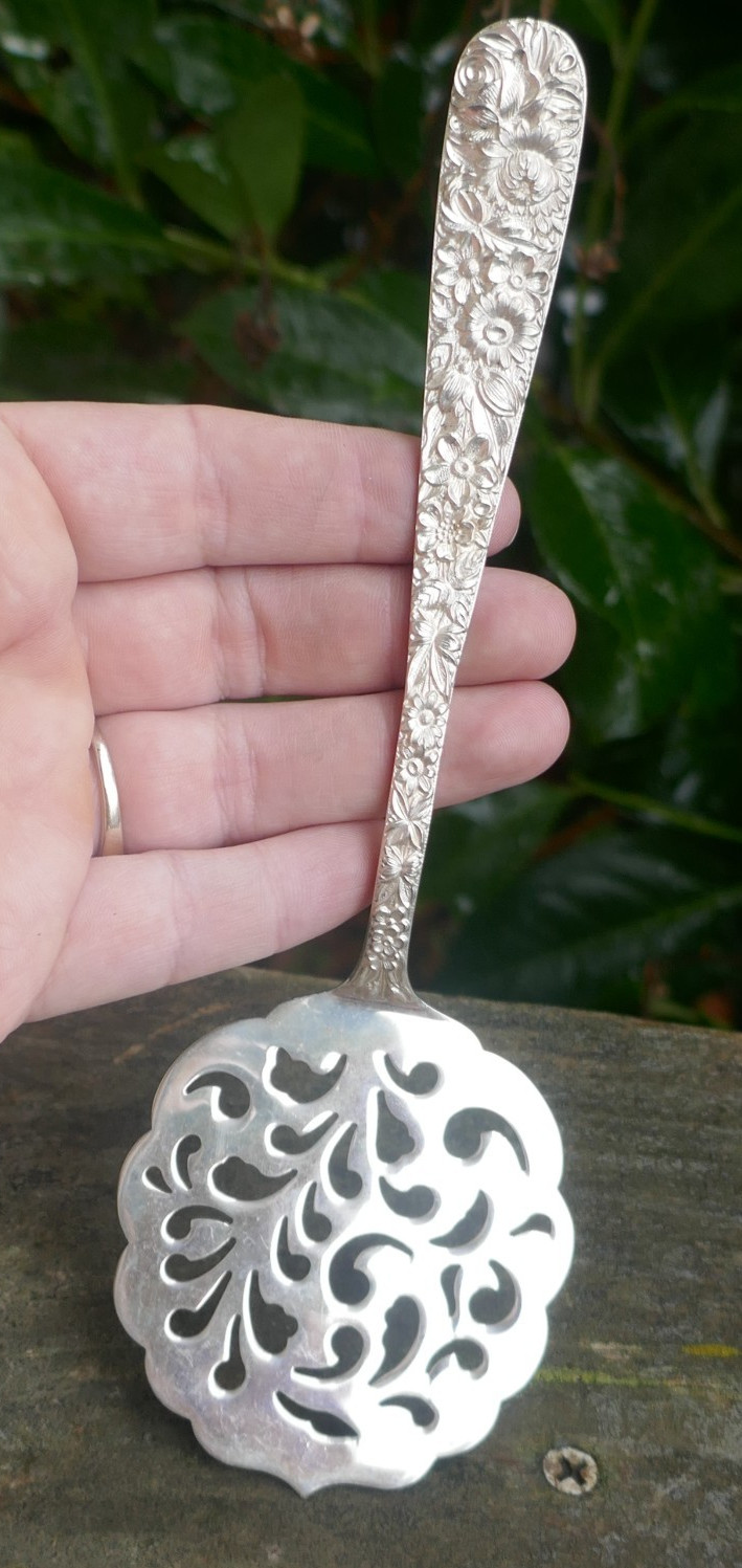 Vintage S. Kirk & Son Sterling Tomato Server In Repousse Pattern – 7 5/8″ Long