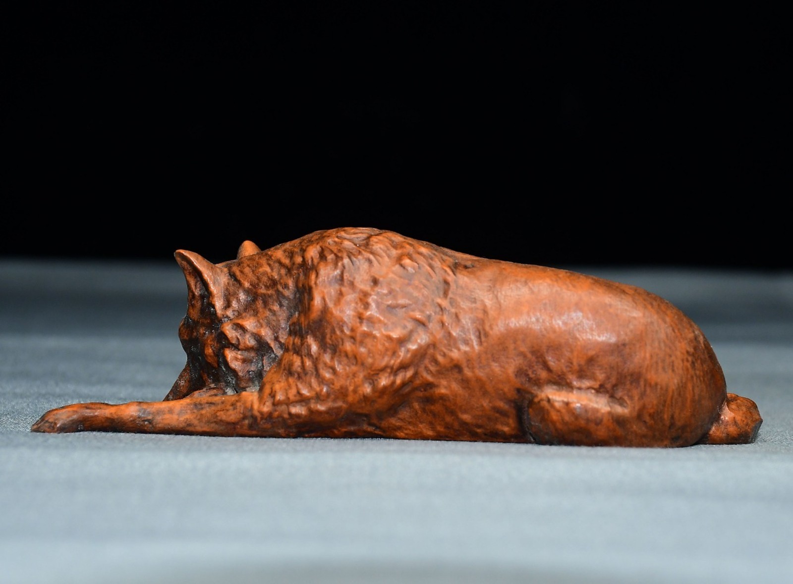 Rustic Wooden Carving Decor Wolf Carved Figurine Sculpture Collectible Wildlife
