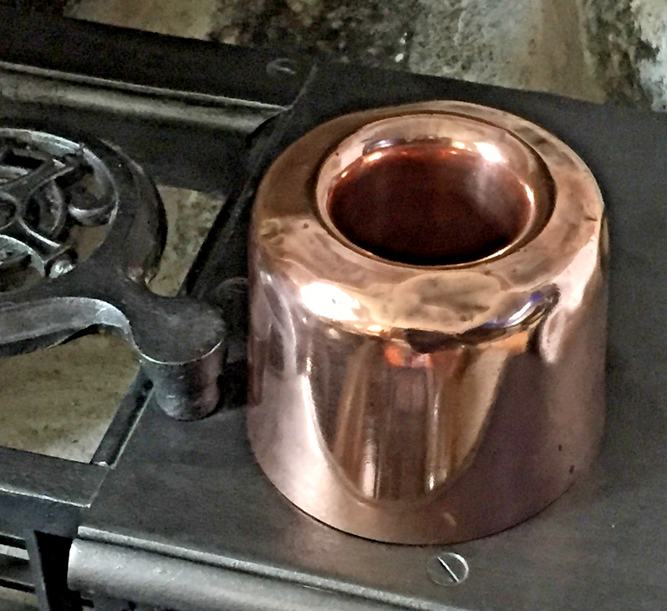 Antique 19th Century Copper Jelly Mould Ring Shape – Tin Lined 10 cms High
