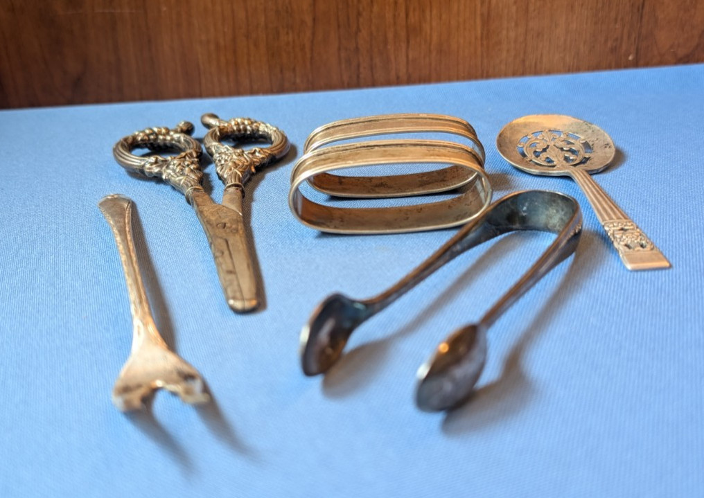 6 silverplate flatware dinnerware pieces, scissors, fork, napkin rings, tongs