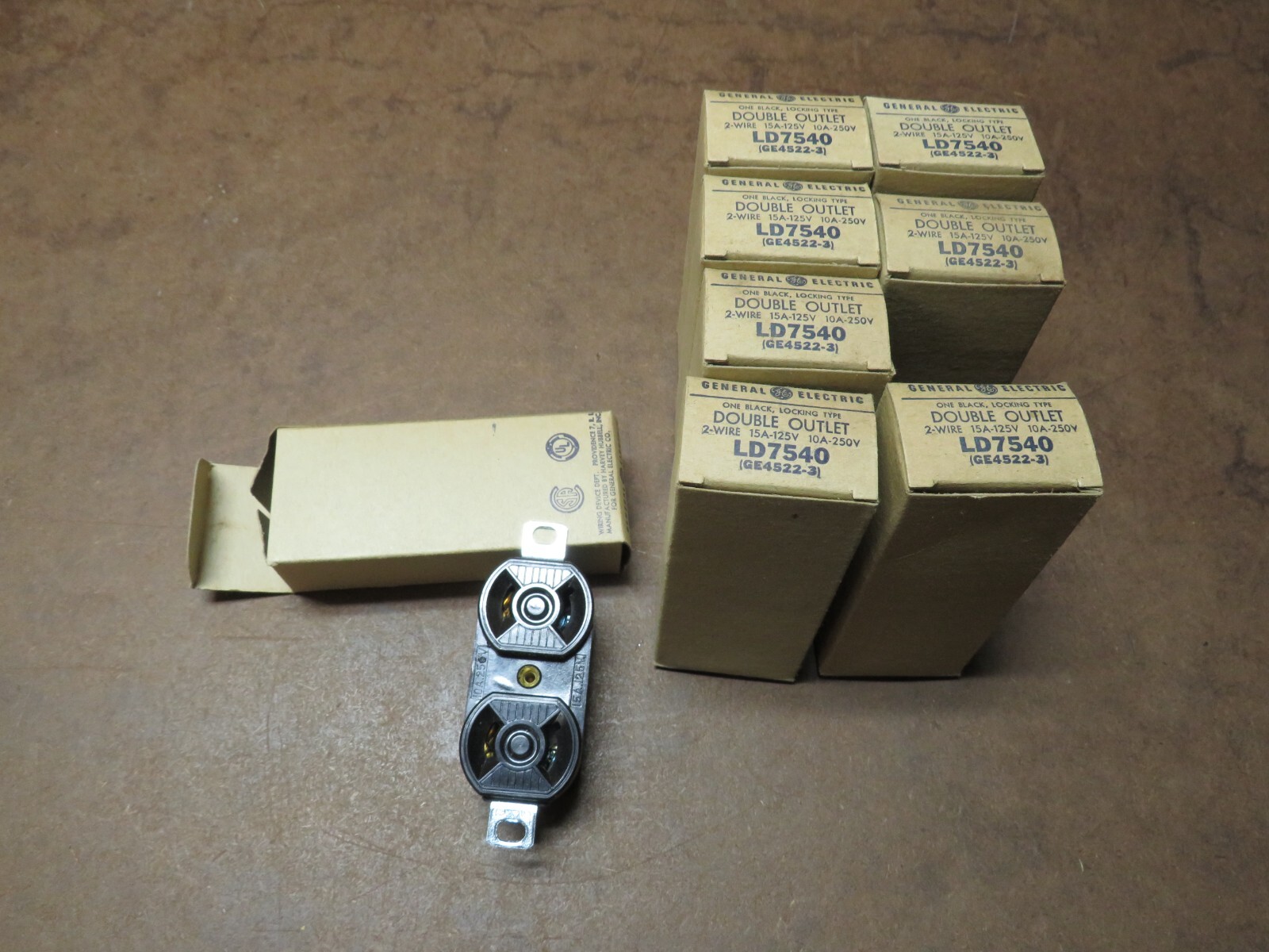 Vintage NOS GE General Electric LD7540 8 Twin receptacles Outlets twist locking