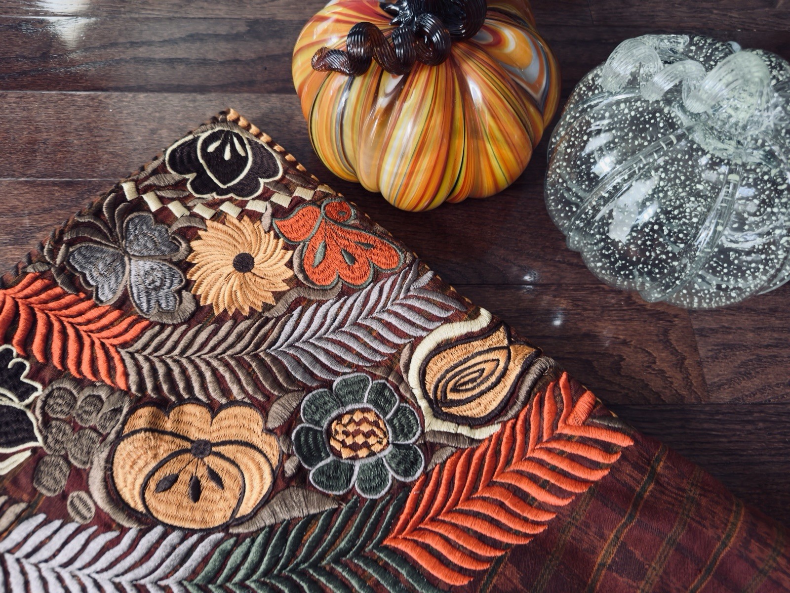 Antique Arts & Crafts Embroidery Round Linen Tablecloth Fall Thanksgiving