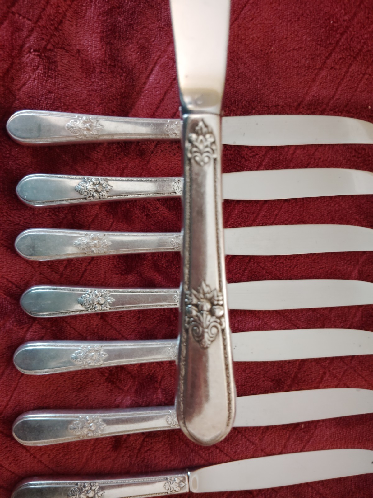 Rogers Adoration Pattern Silverplate 8 Knives With Stainless Steel Blade