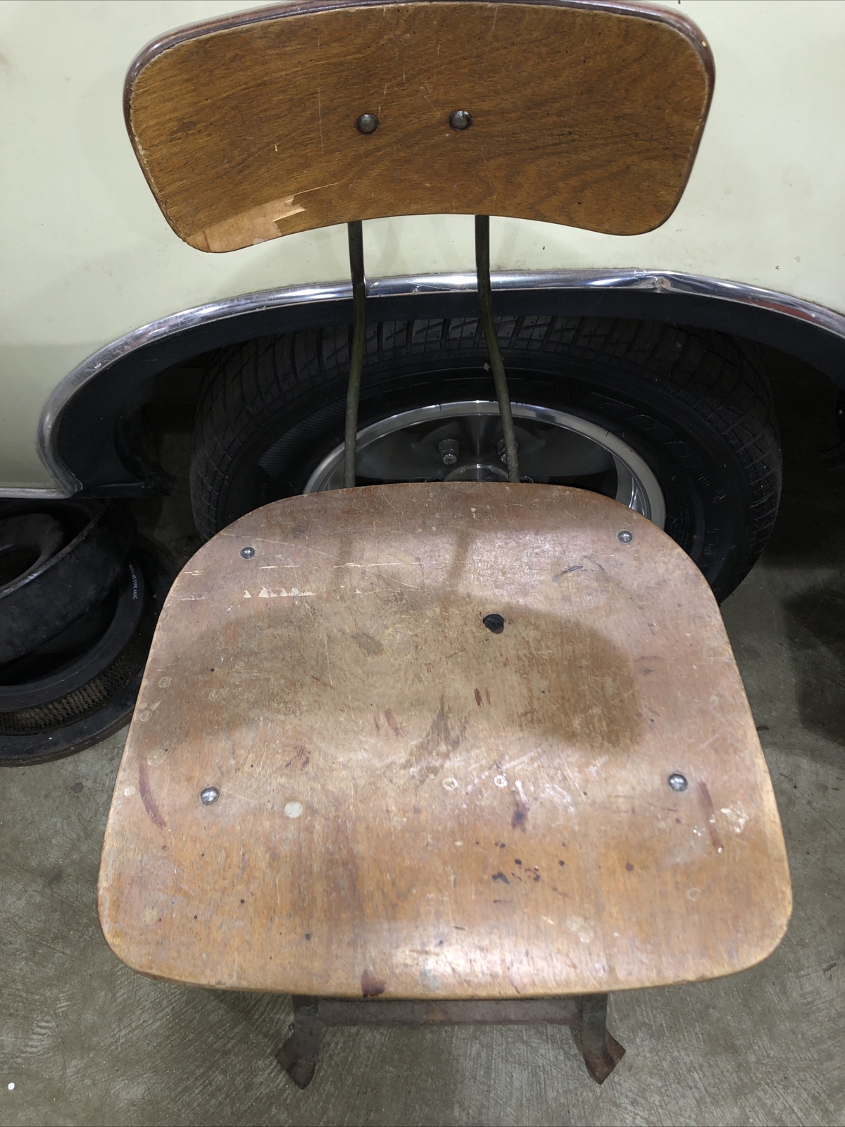 (1) Vintage Hallowell Adjustable Industrial Factory Stool 18-24” Real Wood back