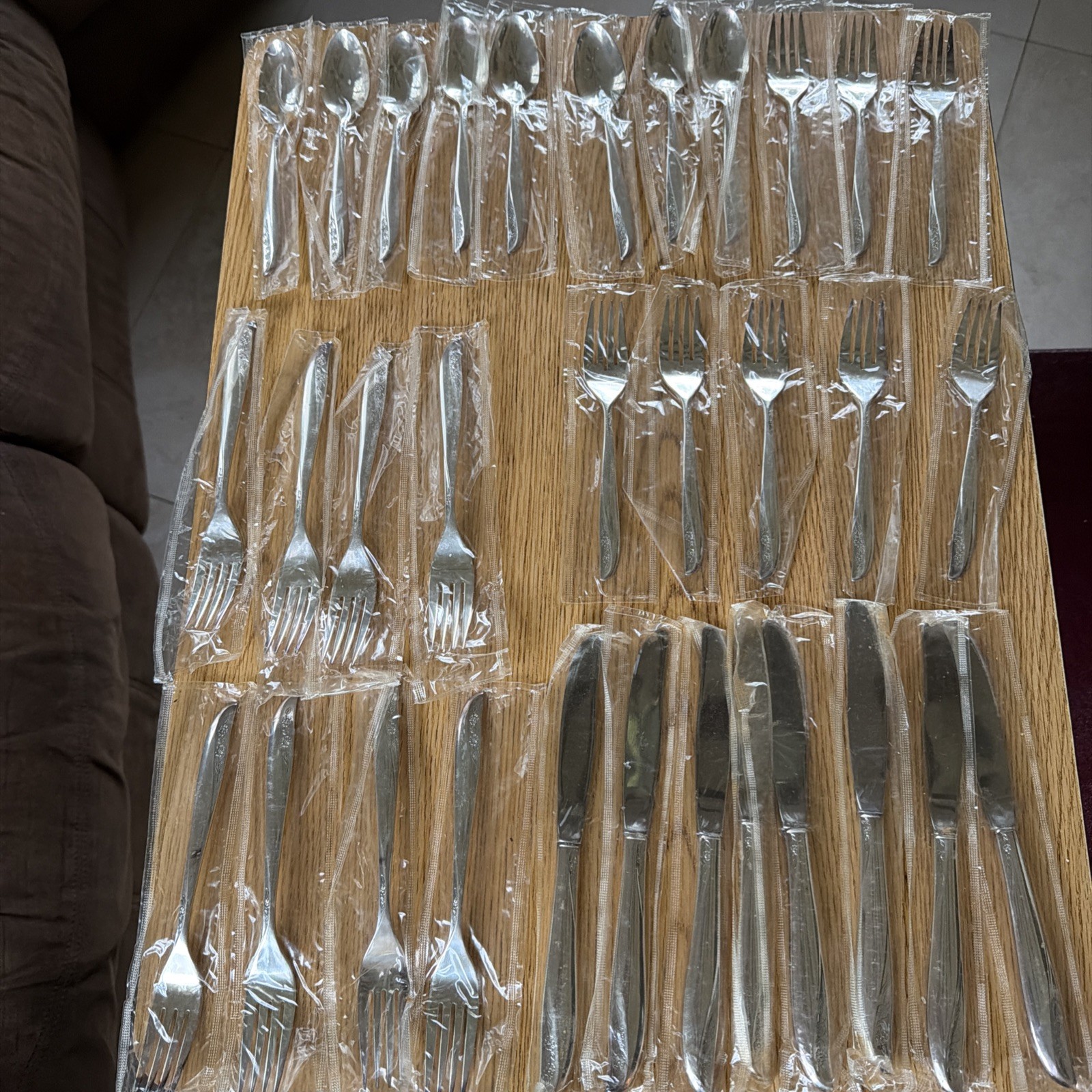 Vintage Oneida Wm A Rogers LADY CATHERINE Silverplate Flatware Set – 32 Pc (NOS)