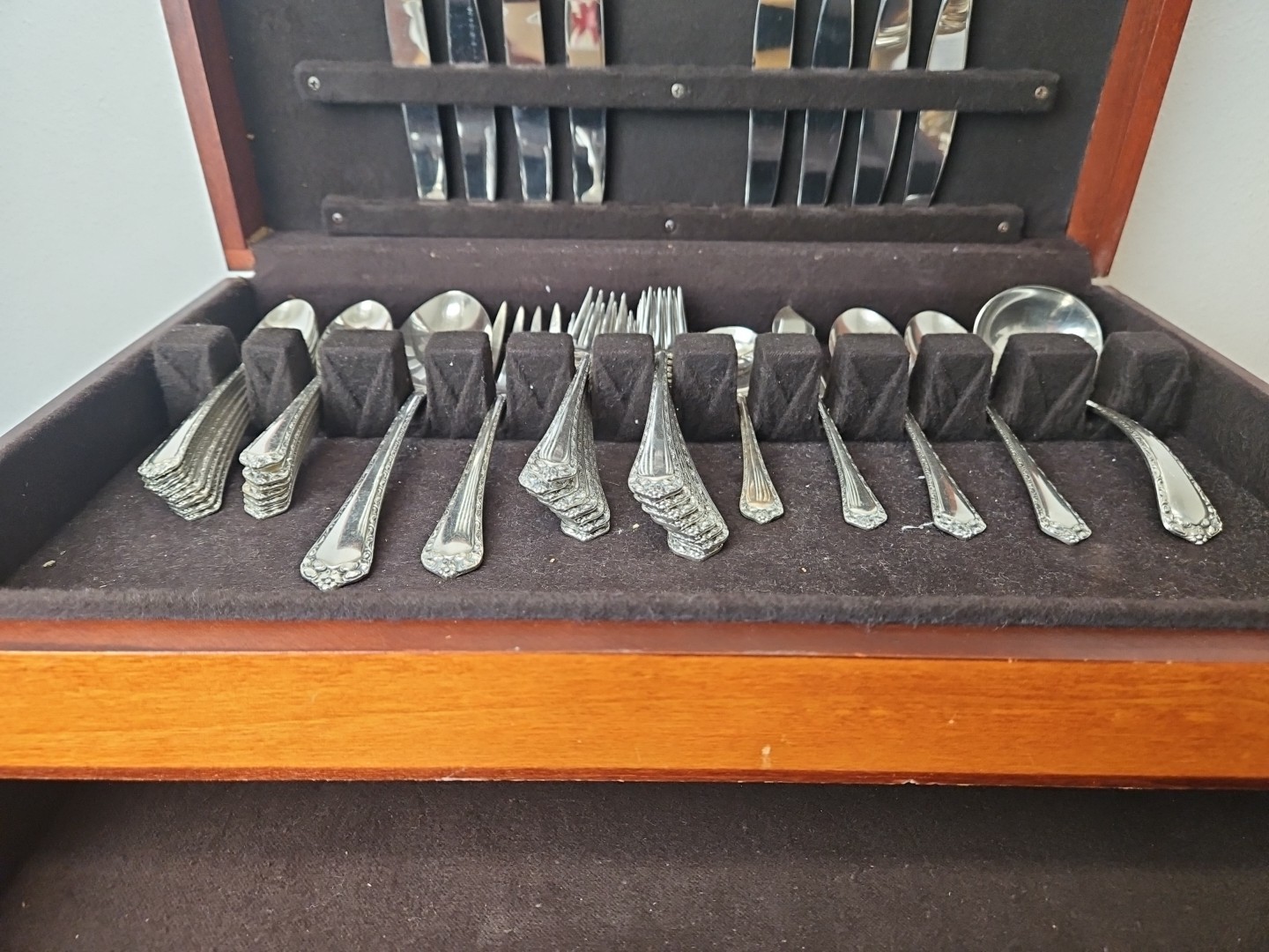 Easterling Sterling Silver Flatware 44 PIECE SET Naden Chest ANTIQUE 1761 grams