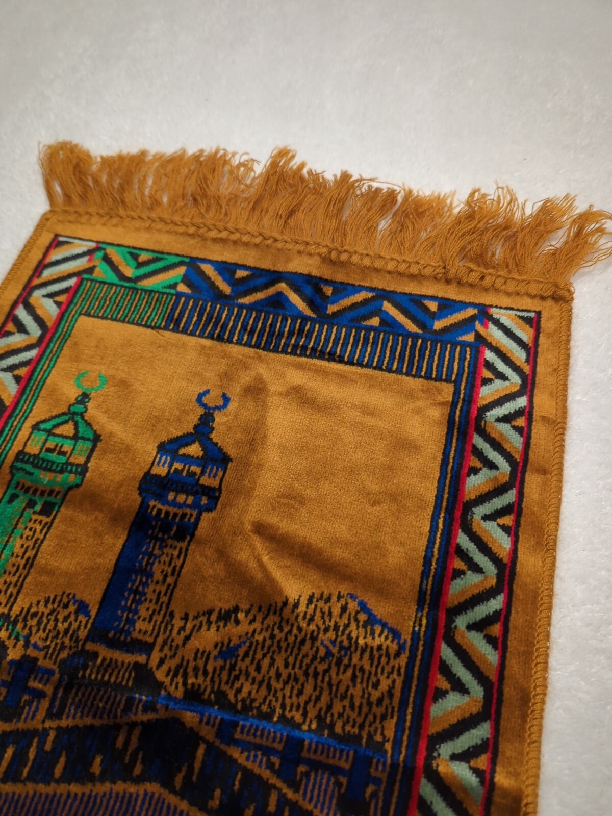 Vintage Middle Eastern Wall Hanging ~ Souvenir Fringed ~ 13″ x 27″ ~ Pre-Owned