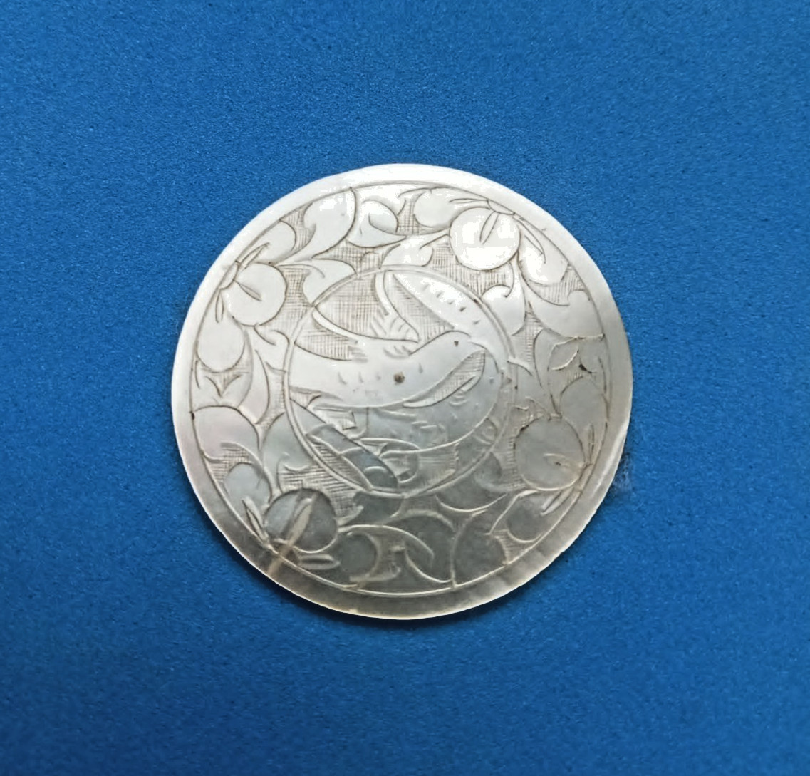 18th C Georgian Chinese Mother of Pearl Gaming Token: Lovers Turtle Doves