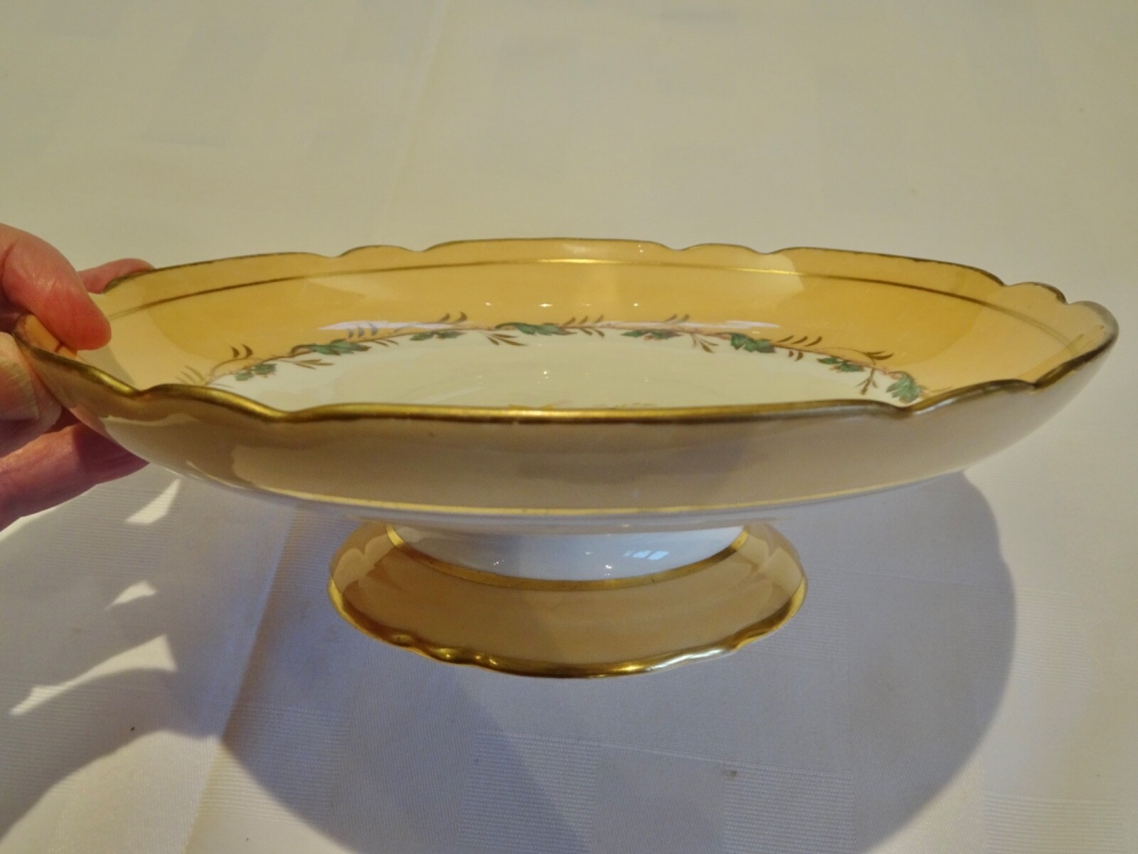 Victorian handpainted tazza/comport in unusual colouring, good condition