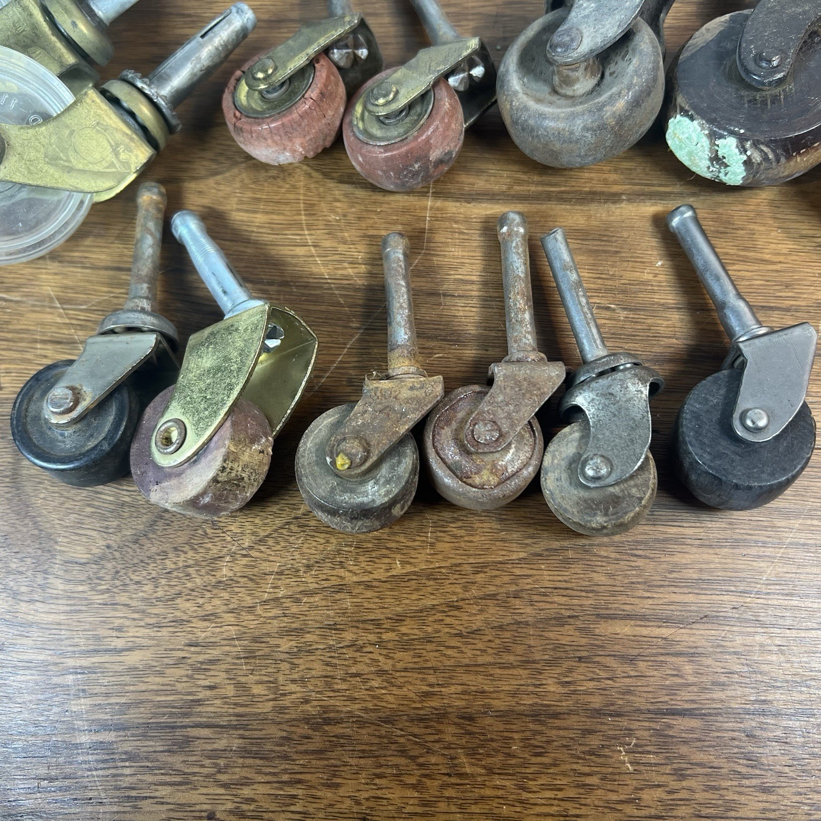 VINTAGE LOT OF 20 FURNITURE CASTERS – WOOD, PORCELAIN, METAL, PLASTIC