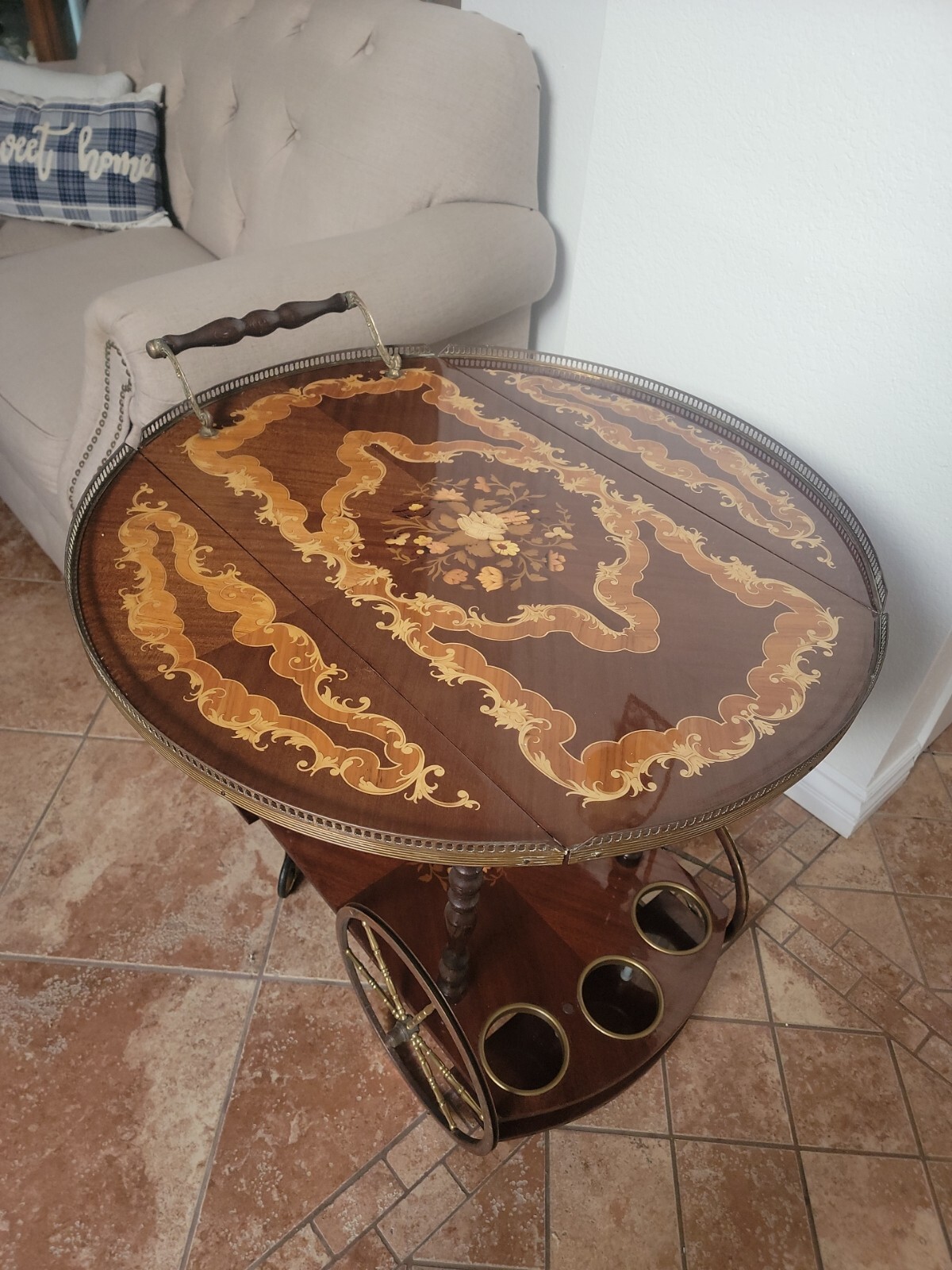 Beautiful Vintage Italian Sorrento Marquetry Drinks Trolley Rolling Bar.