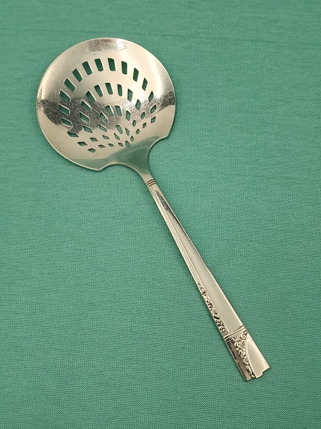 GROSVENOR Tomato Server Vintage Community Nobility Silverplate 7-3/4 No Mono