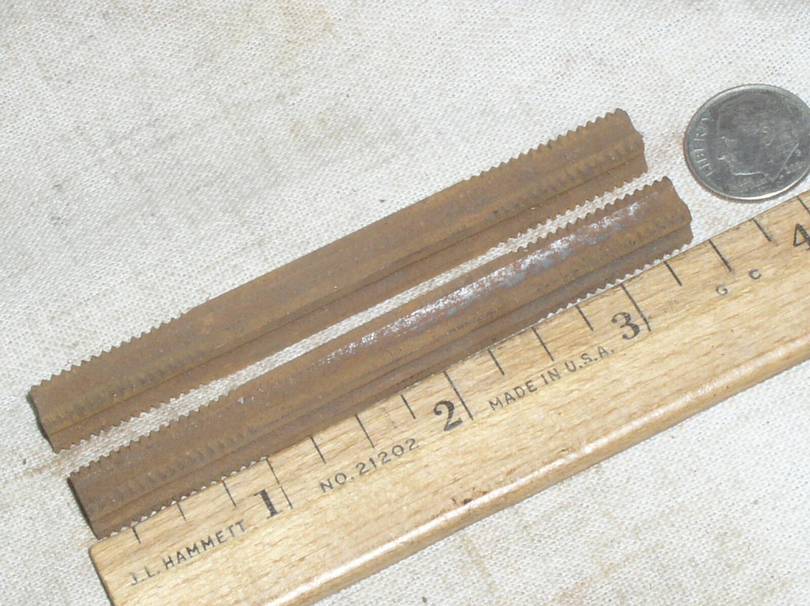 2 VINTAGE THREADED GROOVED DOOR KNOB DOORKNOB SPINDLES SHAFTS 3-1/2” INCH USA