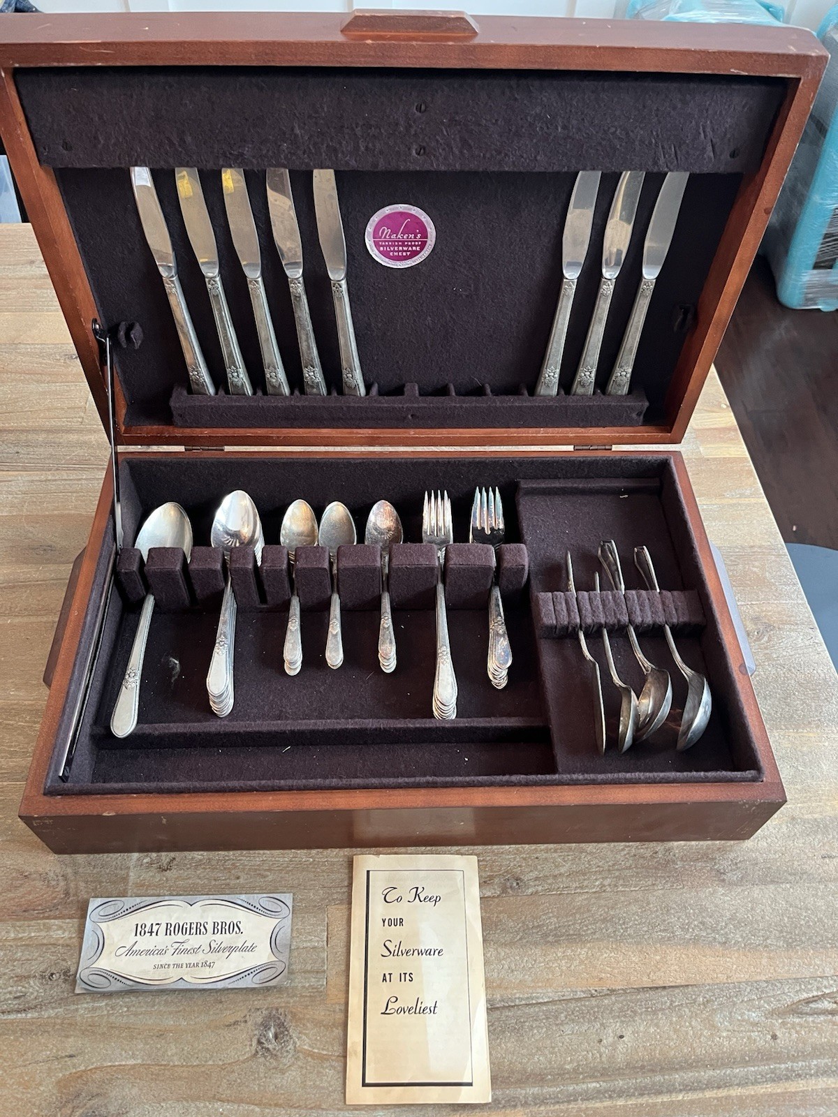 1847 Rogers Bros IS Adoration 51 Pieces Set Silverplate Flatware In Wooden Case