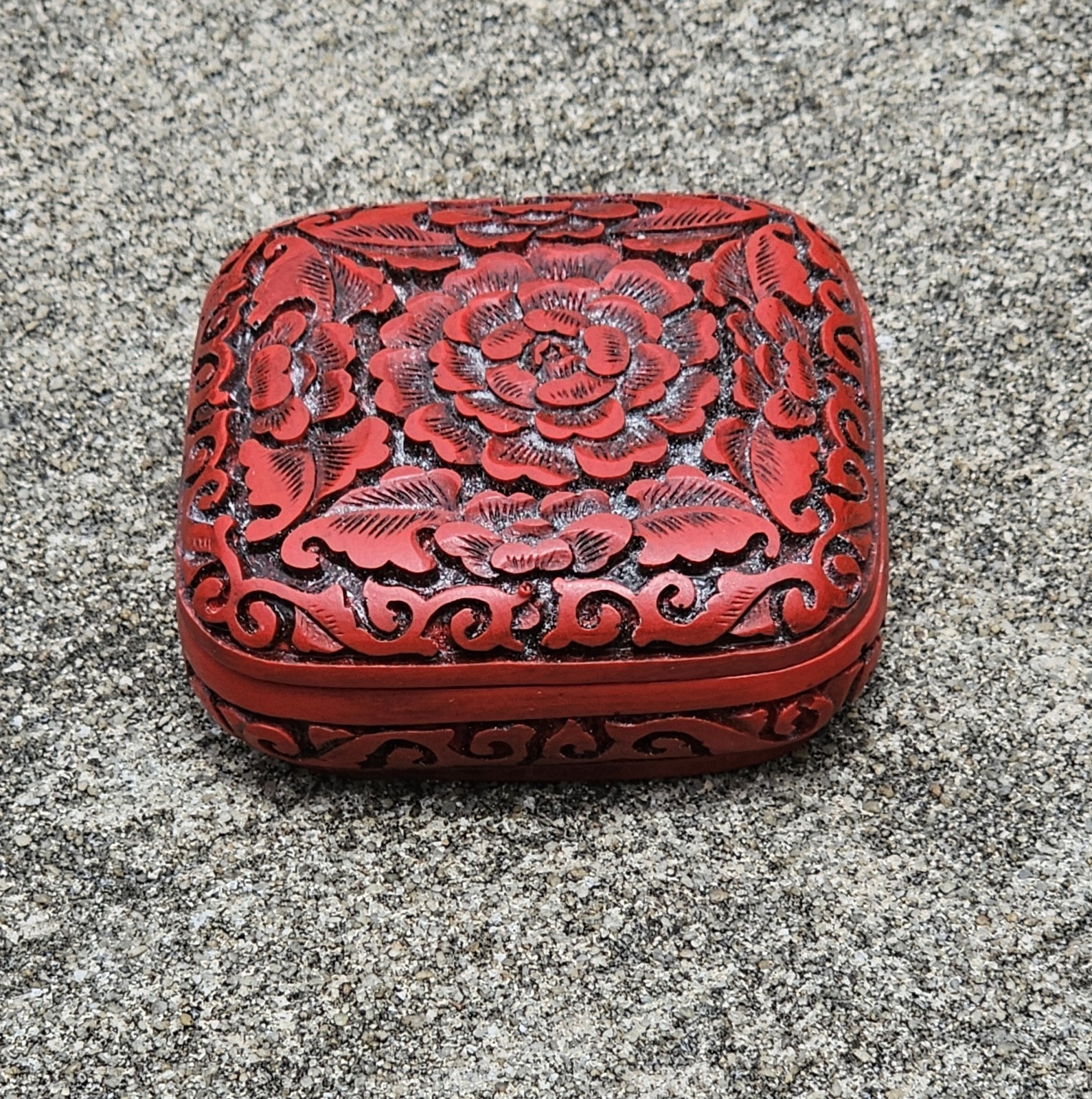 old Chinese hand carved cinnabar box 3x3x1.5 in. red composition floral