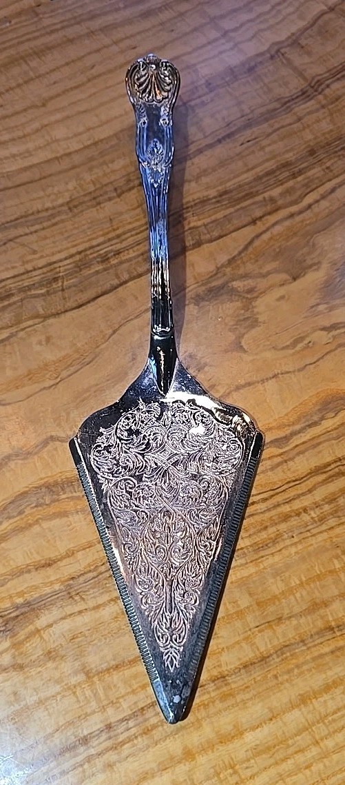 Vintage Ornate Silver Plate Cake Pie Server w Double Serrated Edges, heavy, 12″