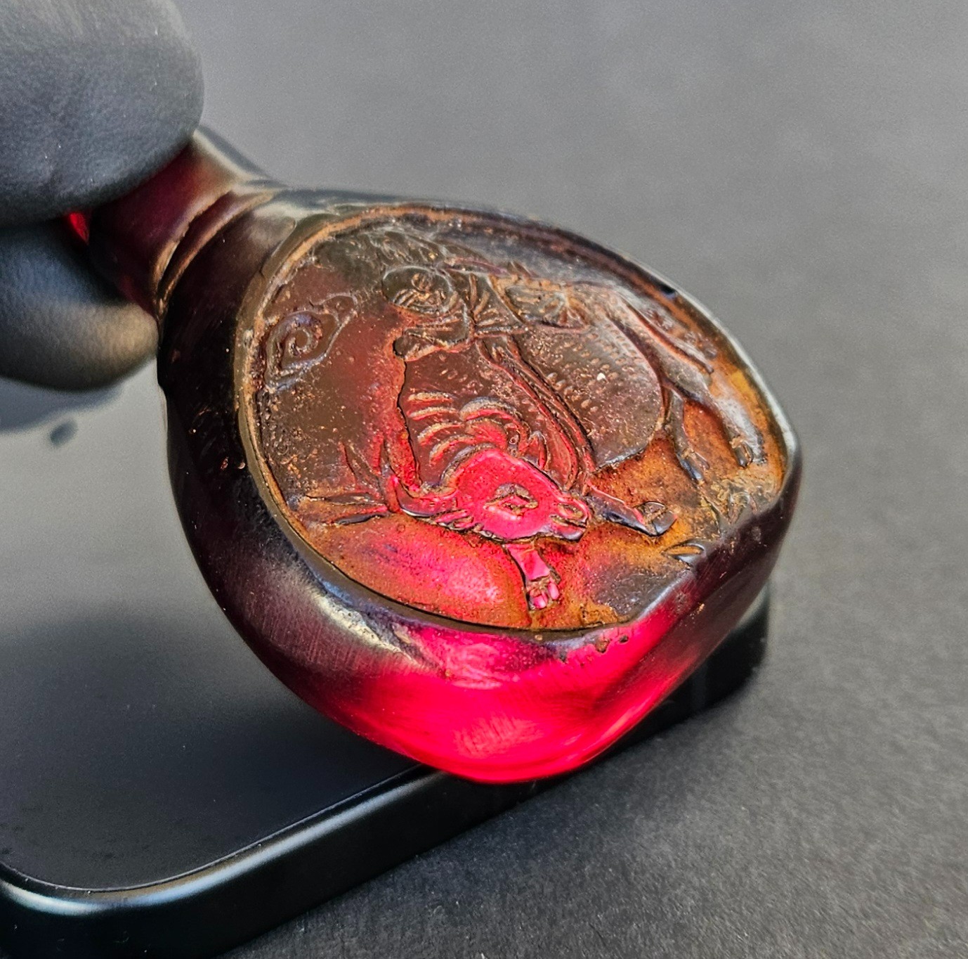 Antique Chinese Catalin Bakelite Dark Cherry Amber Phenolic Faturan Snuff Bottle