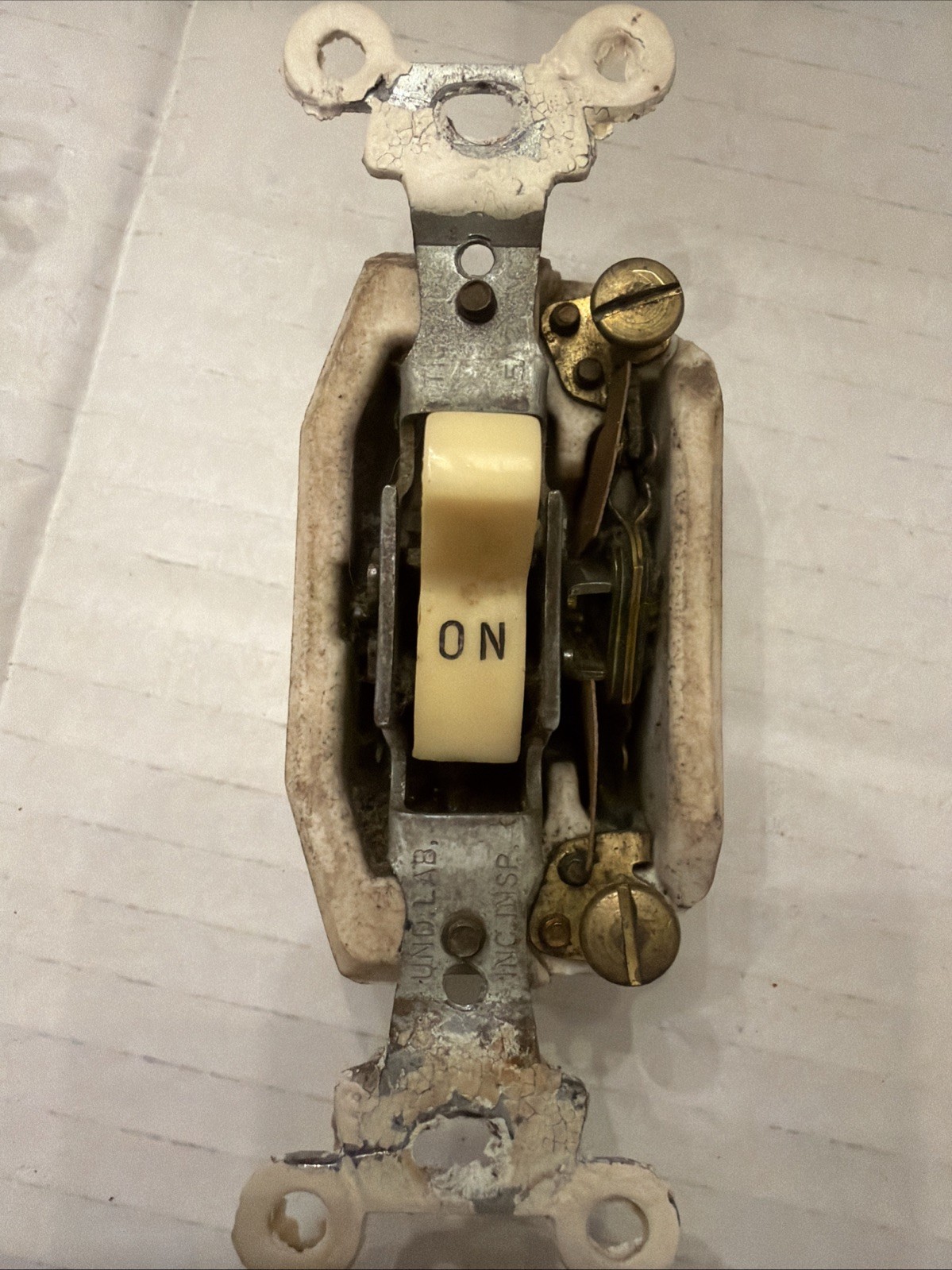 Vintage Push Button Light Switch, Single-Pole ON/OFF BRYANT – USA Set 2