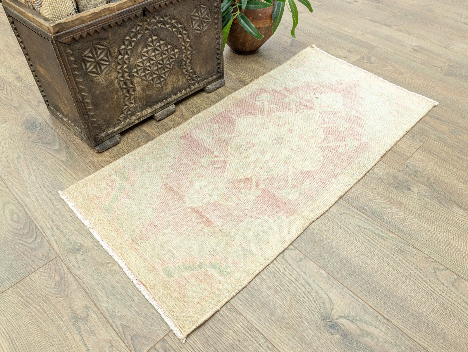 Vintage Handmade Turkish Oushak Wool Mat Rug 1’7″ × 3’5″ ft – Soft Rose Green