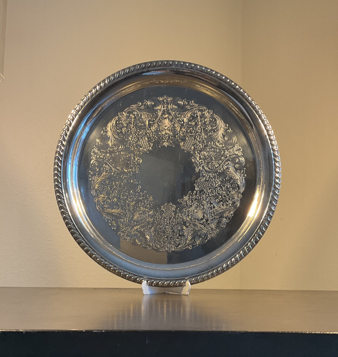 WM ROGERS 171 Silver Plated 12″ Round Tray Etched Scroll Floral Pattern