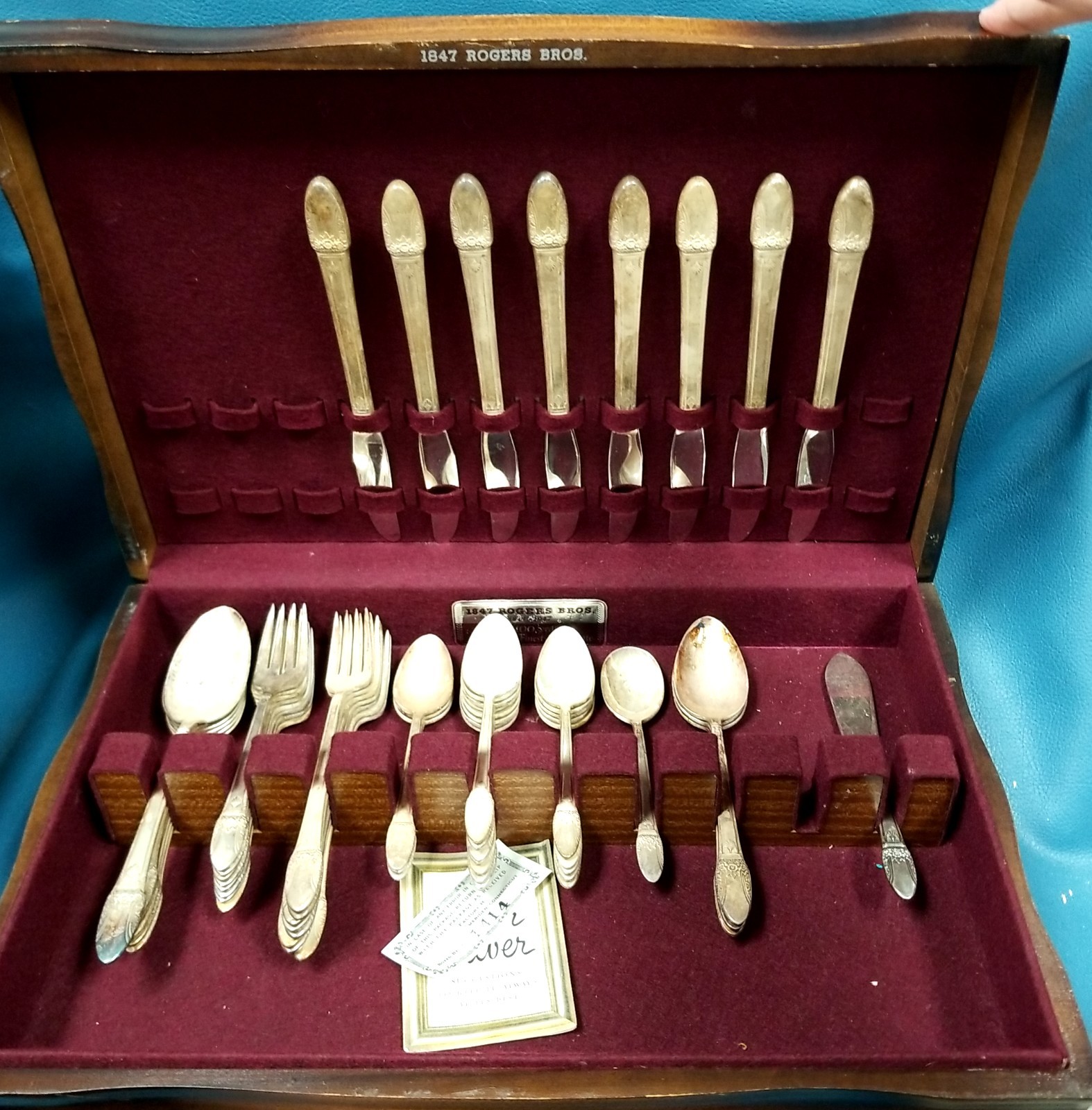 Near ANTQ 1937 Rogers Bros. Silverplate Flatware Set in Box 51 Pieces