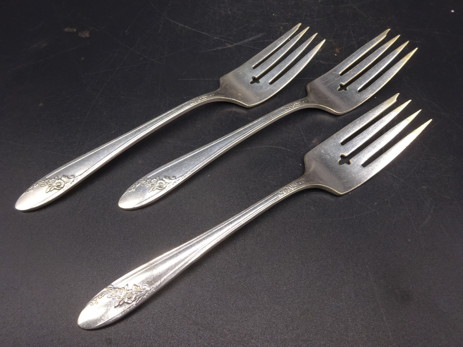 3 Oneida Silver Tudor Plate Community Queen Bess II Fork Flatware Floral 6.5″