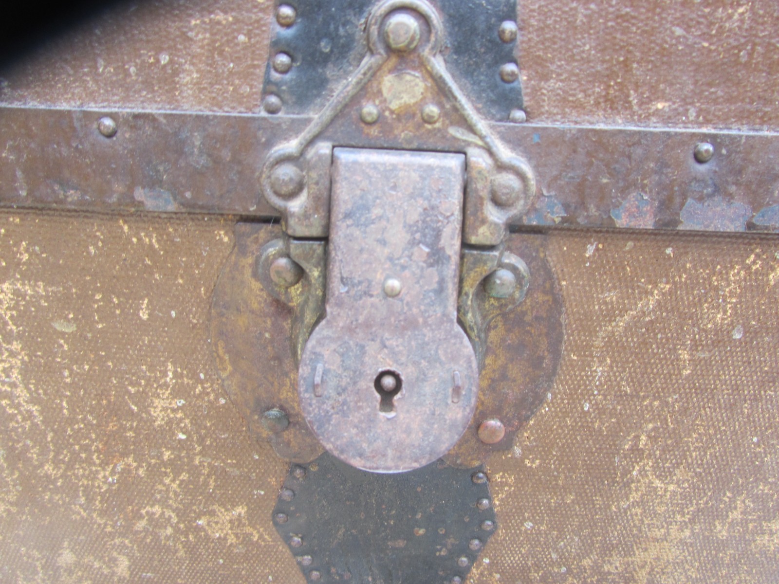 Antique Brown Wood Flat Top Steamer trunk Roller n key riveted trim solid