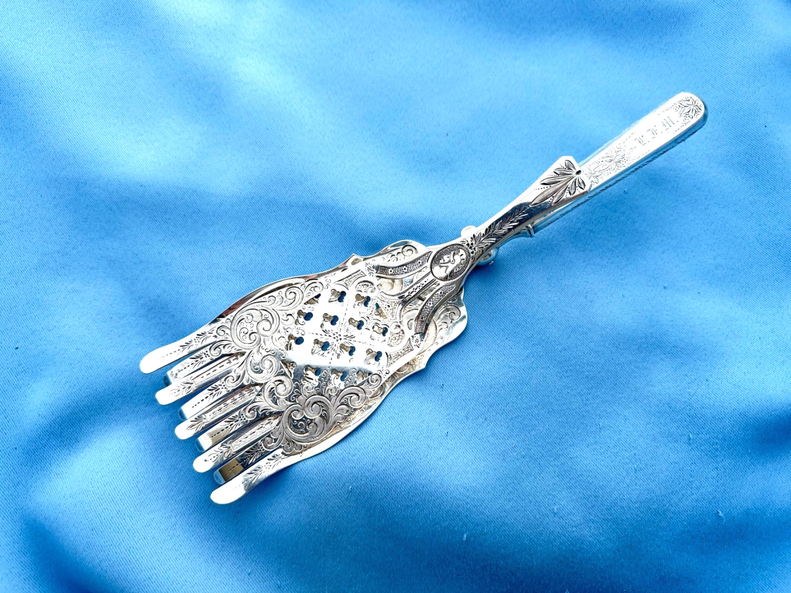 Wm Gale & Son Sterling Medallion Hinged Asparagus Server 11 In Mono 207.8 Gr