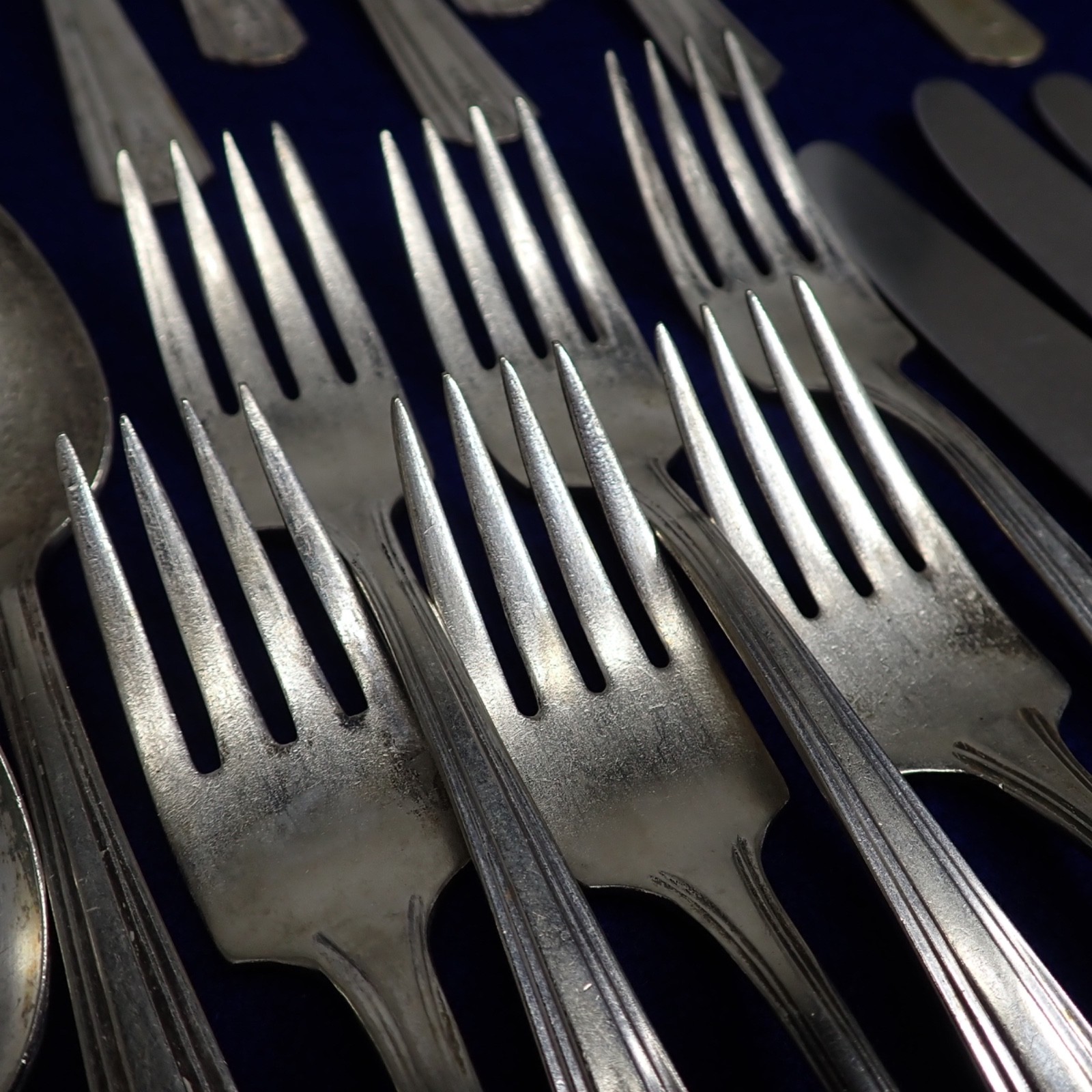 35 Pc AVON 1940 Silverplate Flatware Set Spoons Forks Knives S12