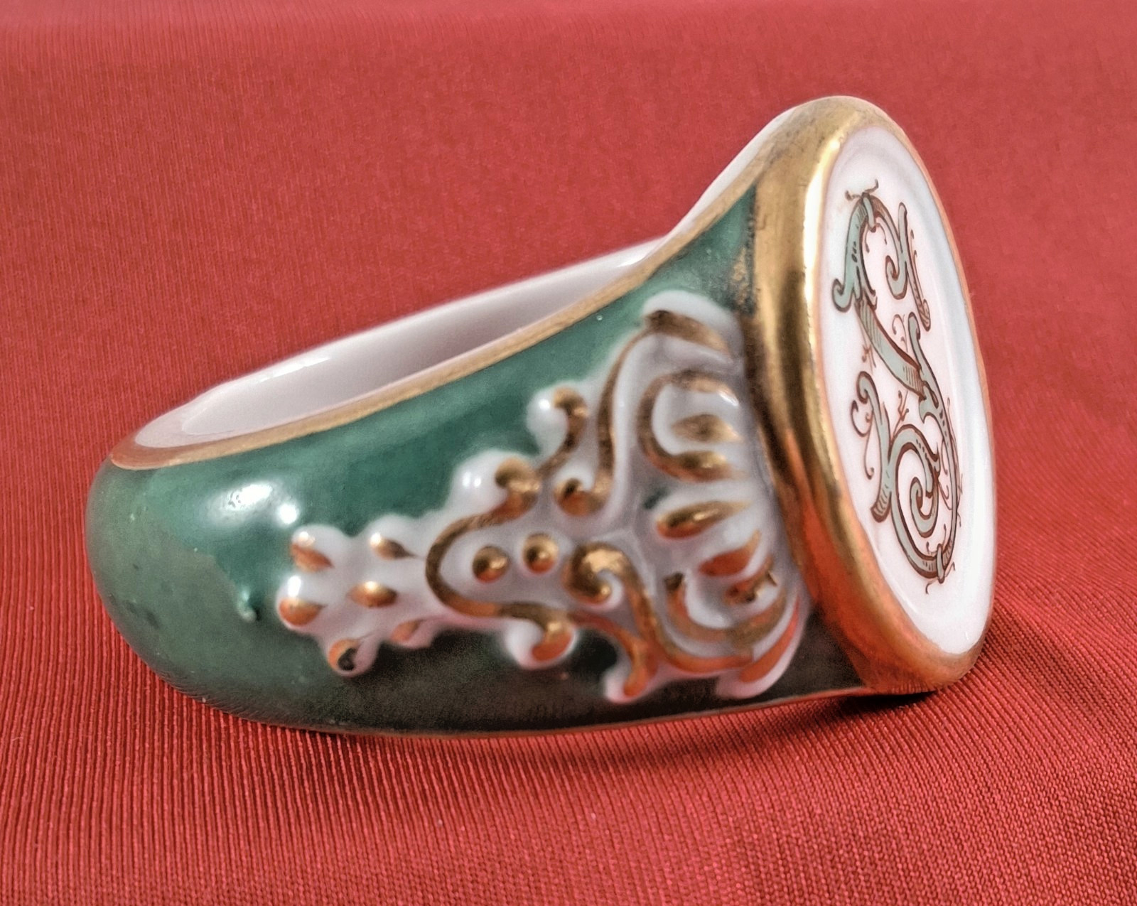 Antique Old Paris Porcelain “S” Napkin Ring, Green & Gold, very good condition