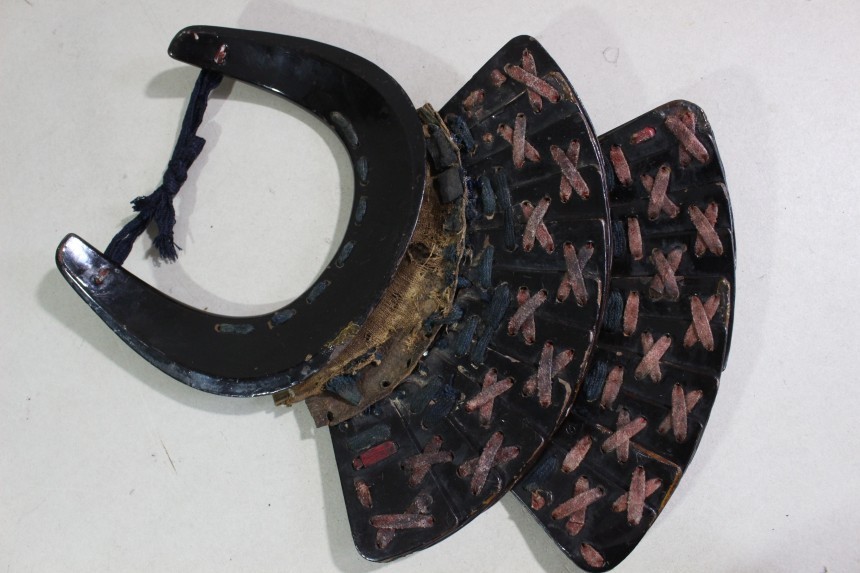 NODOWA w/HONKOZANE MENDARE of YOROI (armor) : EDO : 11.0 × 9.1 ” 600g