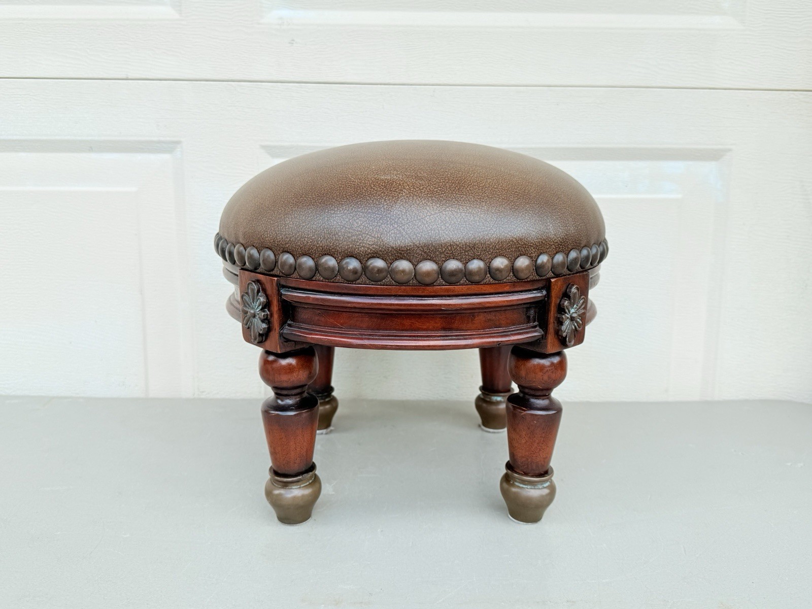 Designer Footstool Shoe Stool Brown Leather High Quality Round Italy MCM