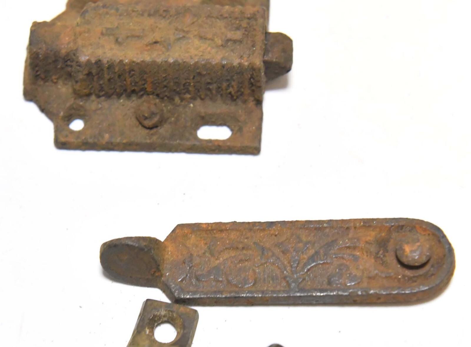VINTAGE LOT OF 14 EASTLAKE STYLE DOOR LATCHES, RECEIVERS AND OTHER MISC PARTS