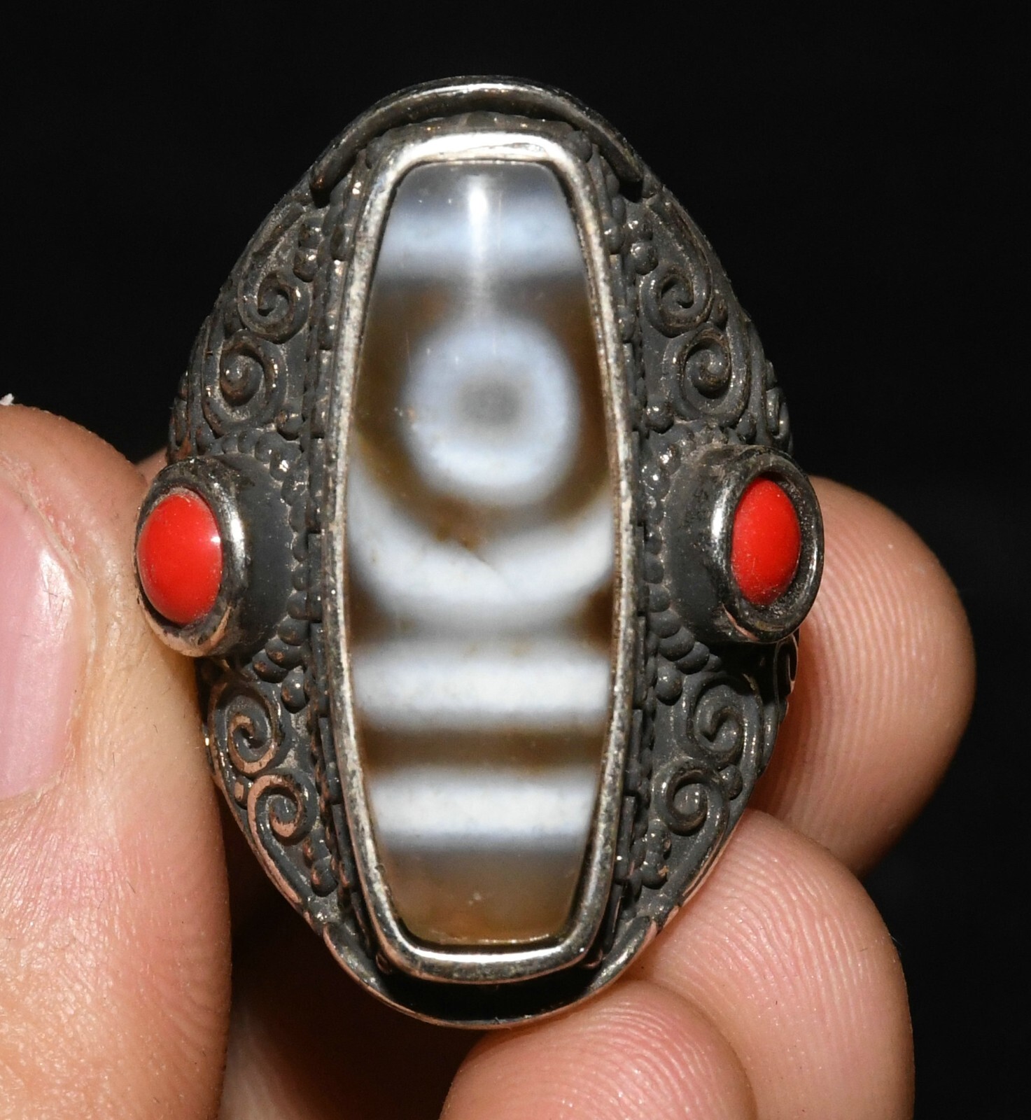 Old Tibet Buddhism Silver Inlay Agate Bead Dzi Flower Pattern Ring Pull Finger