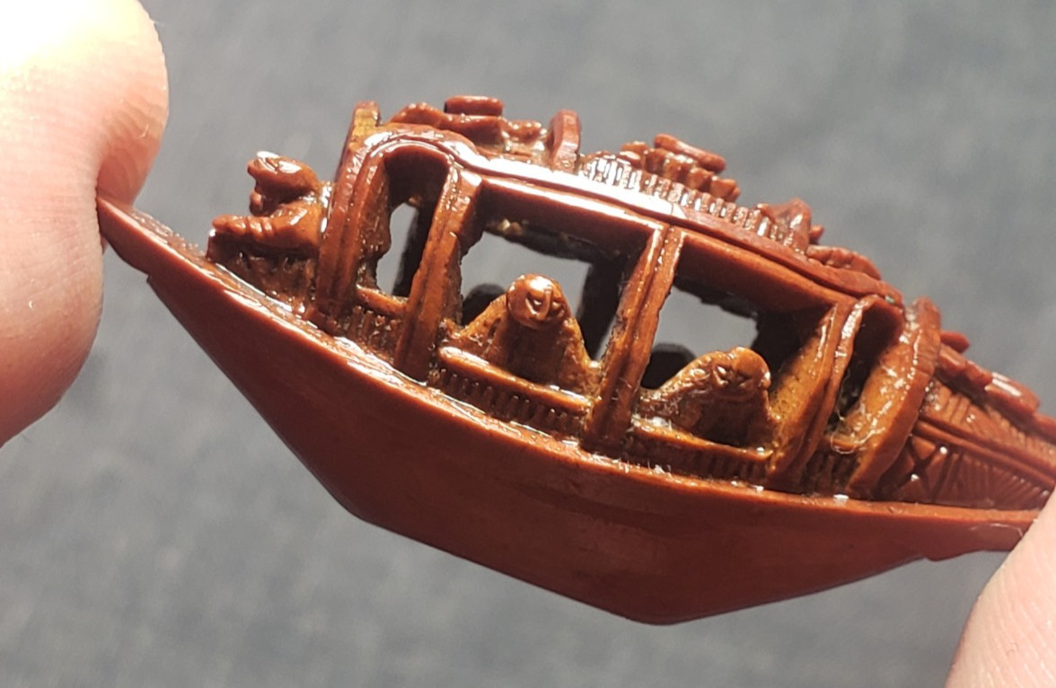 antique Chinese carved Hediao nut bead. Qing Dynasty, 19th century. VERY FINE.
