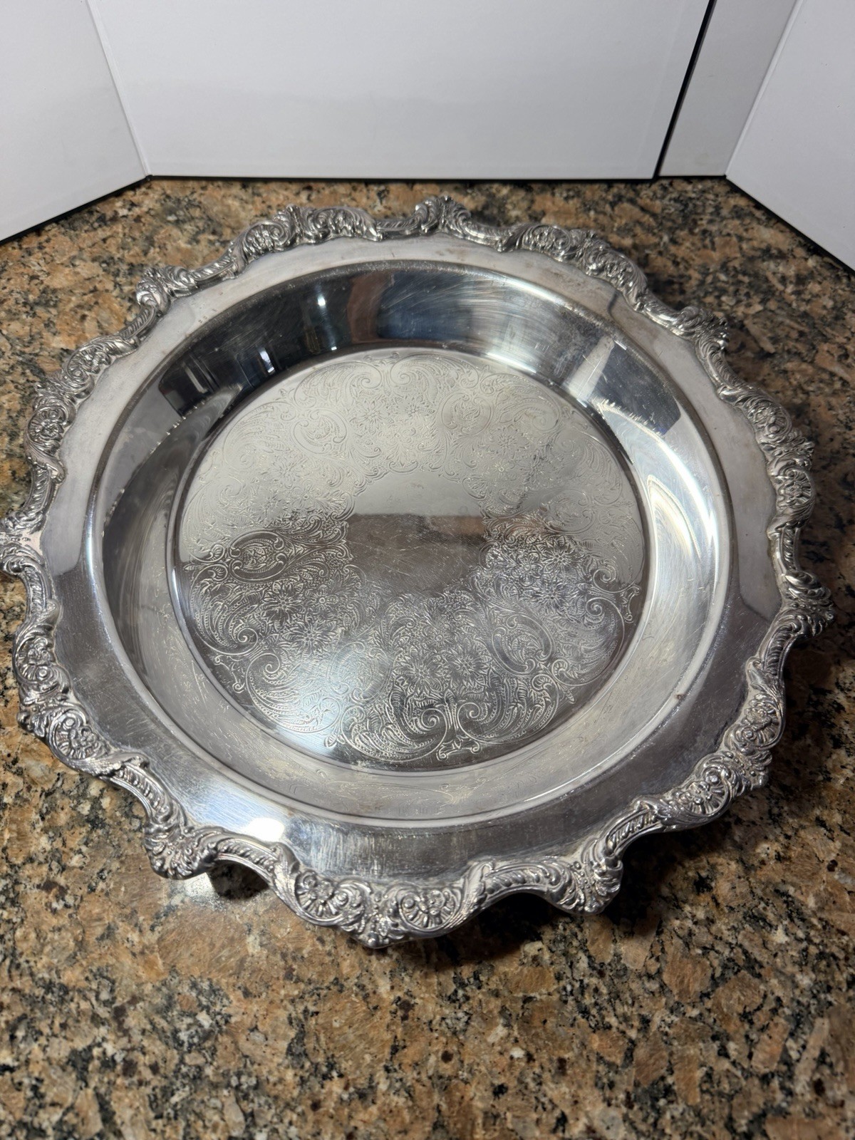 SilverPlate 13 1/2″ Round Footed Embossed Serving Pie Plate Holder Ornate Border