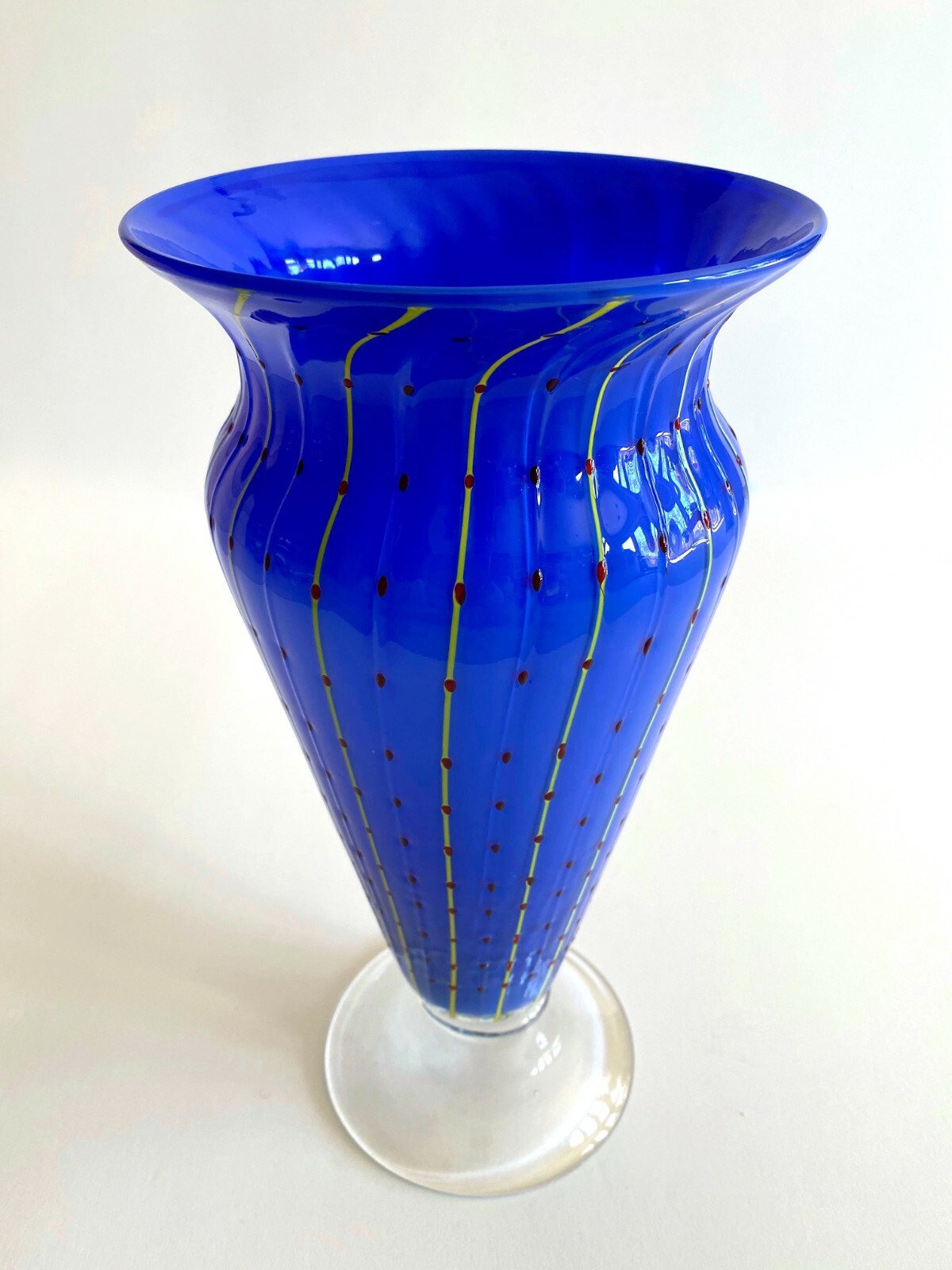 POST MODERN 1980’S ROYAL BLUE MURANO ART GLASS DOTTED STRIPE LARGE FLOWER VASE