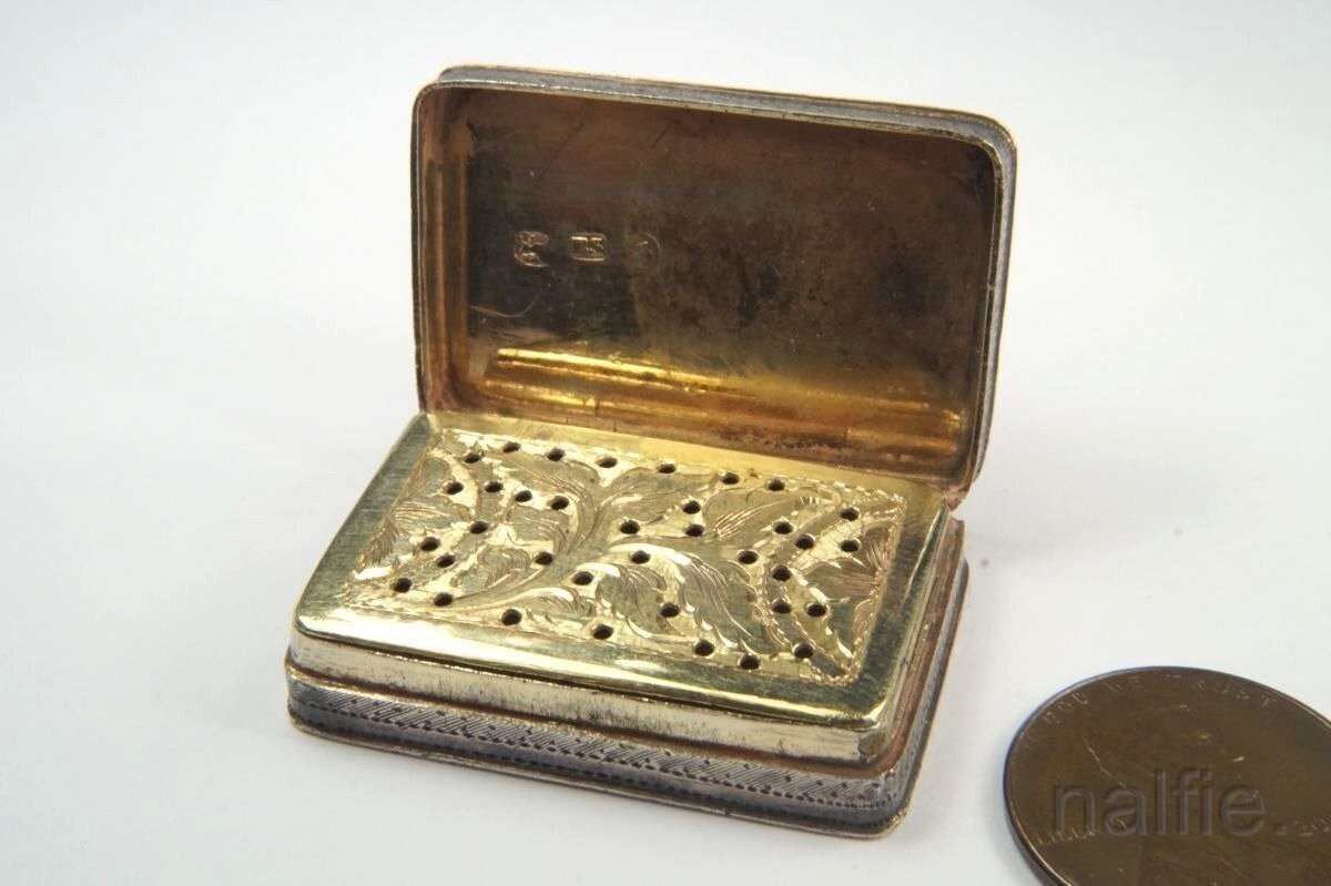 ANTIQUE GEORGIAN PERIOD ENGLISH STERLING SILVER VINAIGRETTE c1826