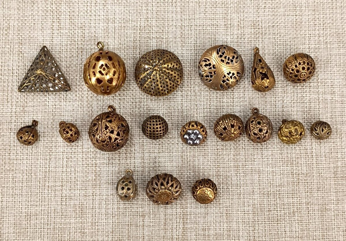 Antique Victorian Brass Filigree Pierced Cricket Cage Openwork Button Lot Ornate