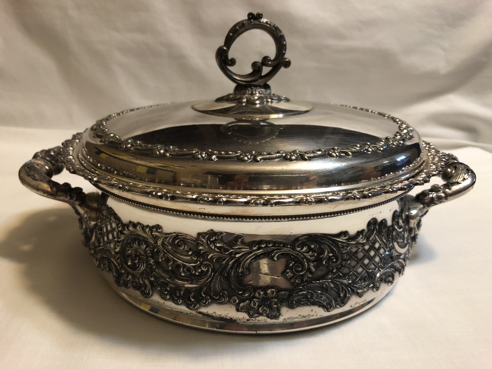 Wilcox Silverplate Co. Quadruple Plate Repousse Casserole Dish