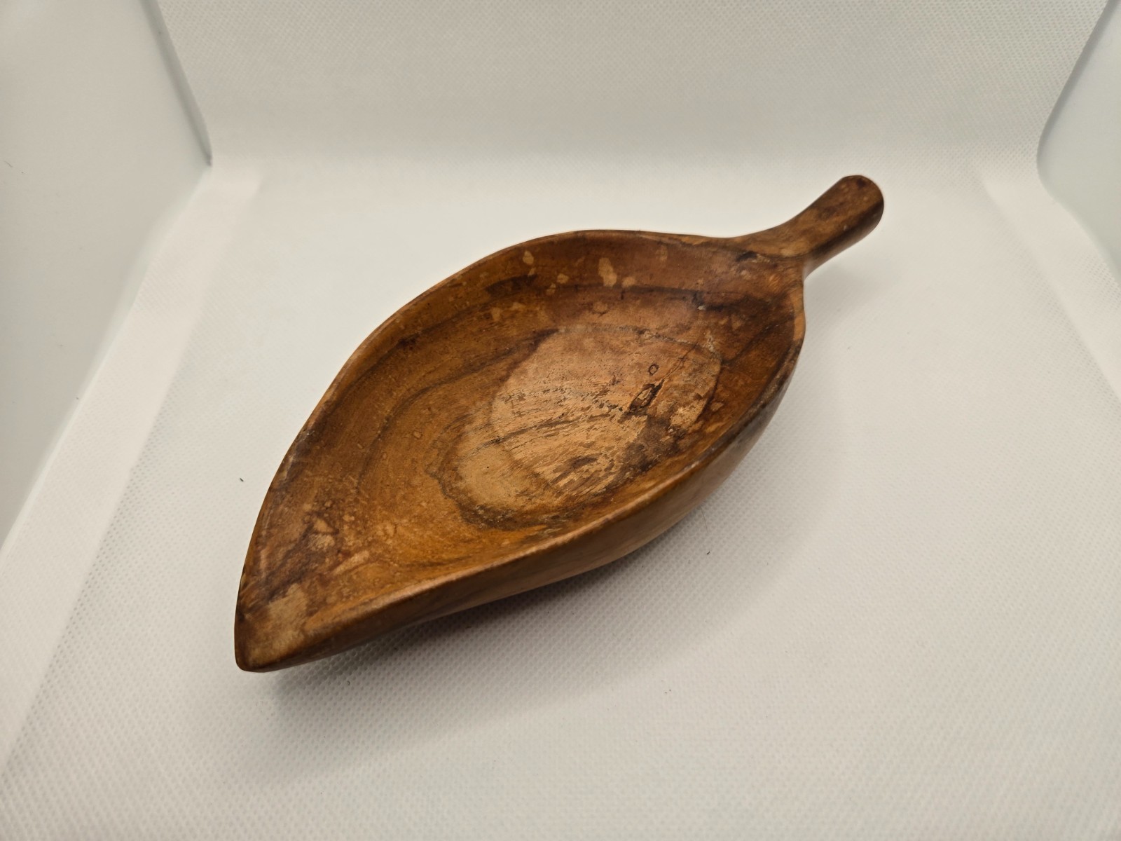 Handcrafted Olive Wood Leaf Bowl – PIMFA, Navarra (Spain) – 20.5cm Long